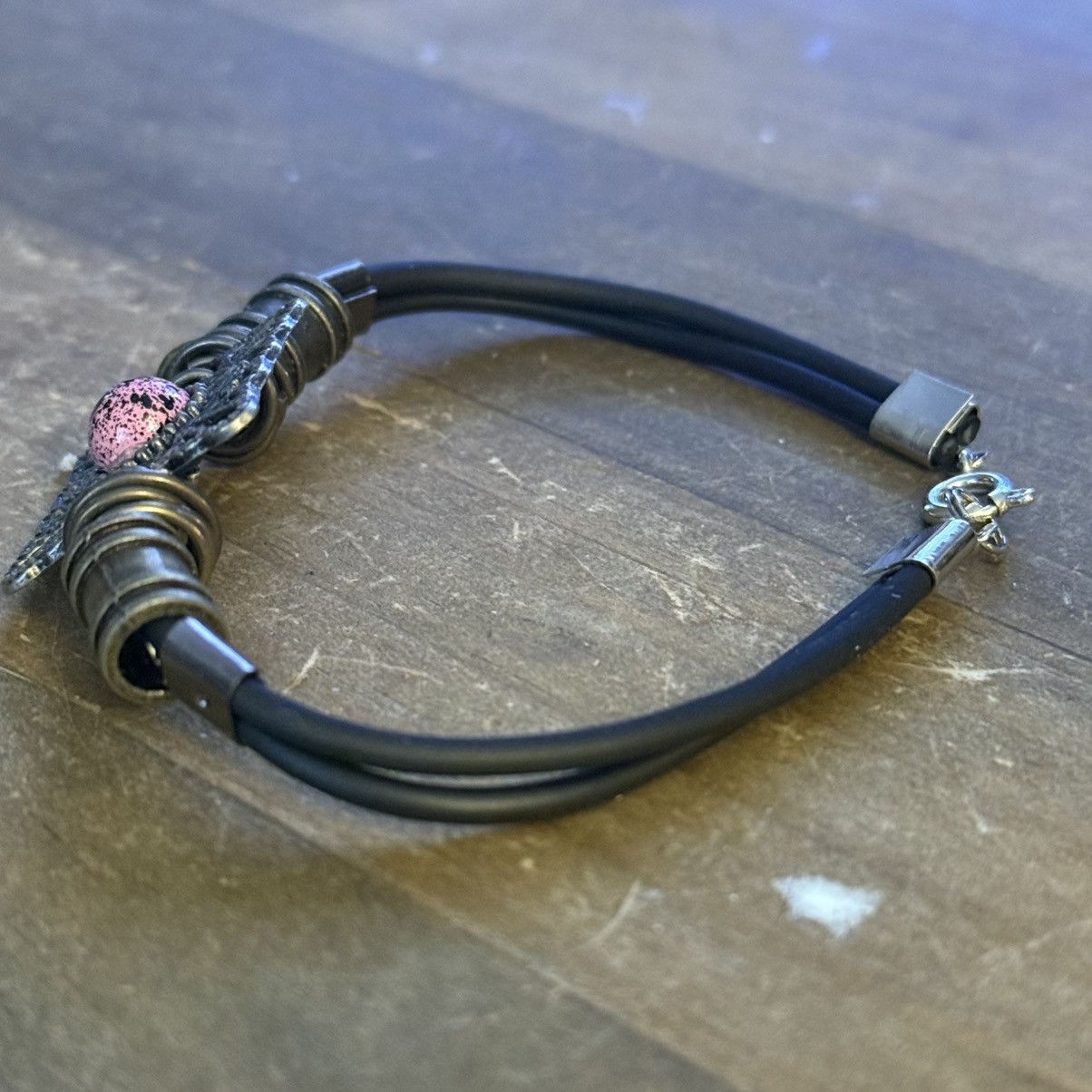 Other Black leather pink speckled stone bracelet Size ONE SIZE - 6 Thumbnail