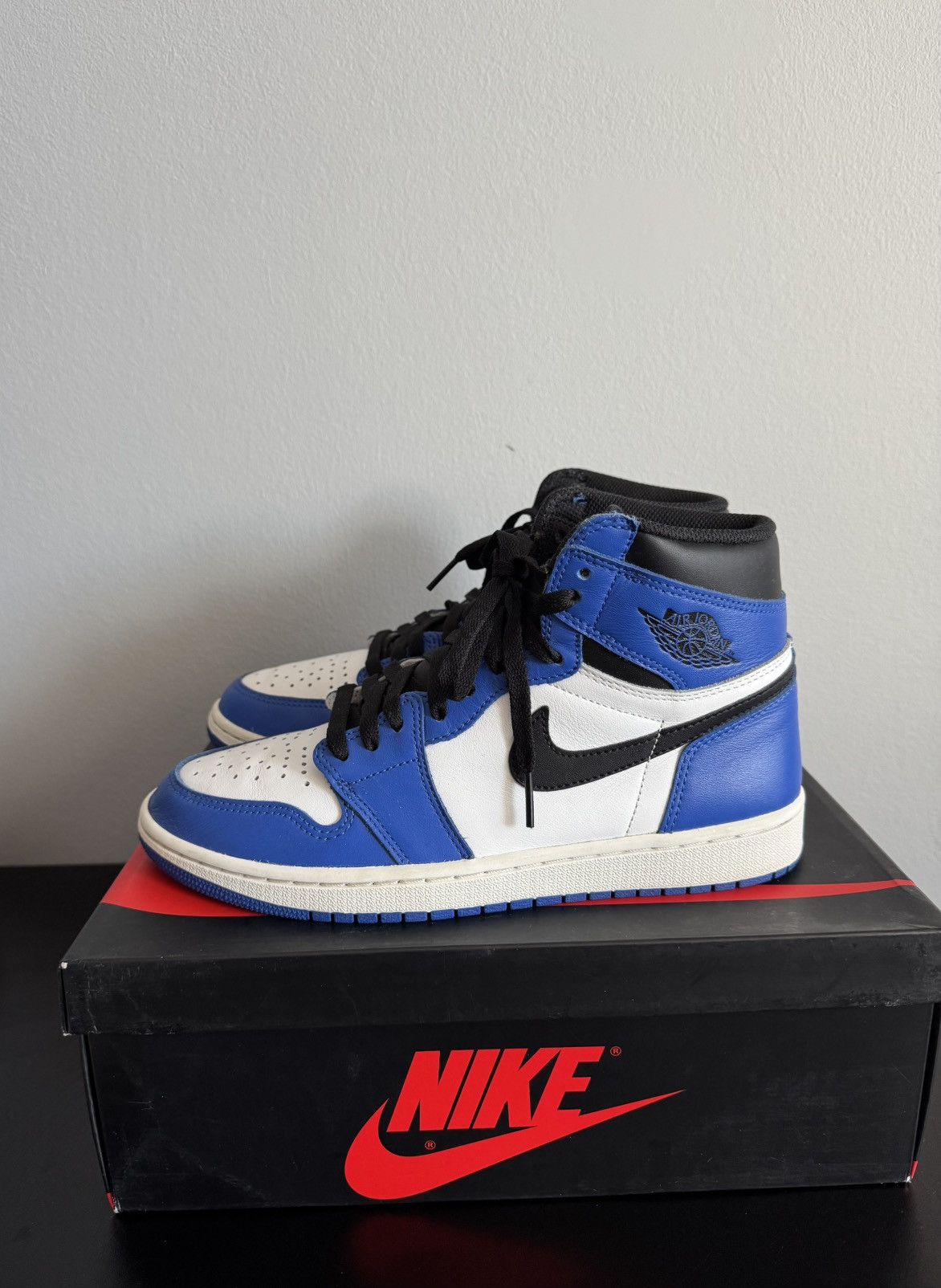 Jordan Brand Nike Air Jordan 1 off Retro High Game Royal White bred 2017 Size US 8.5 / EU 41-42 - 1 Thumbnail