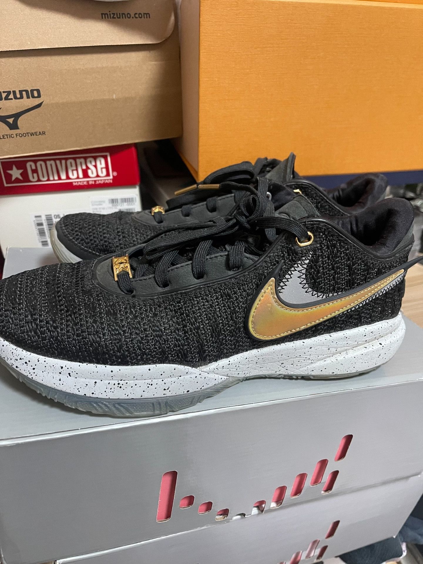 Nike Nike LeBron 20 "Black Gold" Size US 9.5 / EU 42-43 - 2 Thumbnail