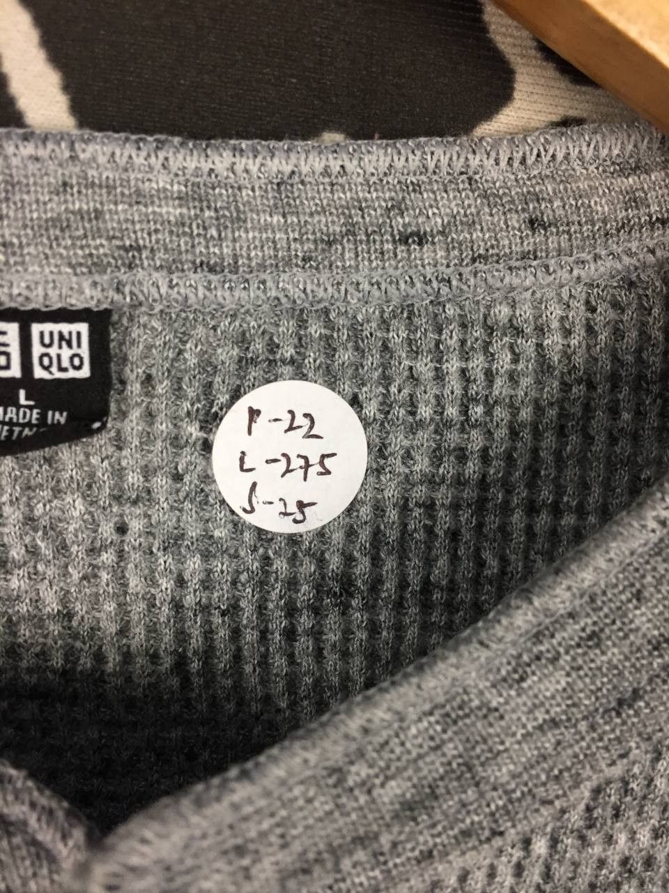 Uniqlo Uniqlo Waffle Knit Henley Long Sleeve Tee Size L Size US L / EU 52-54 / 3 - 9 Thumbnail