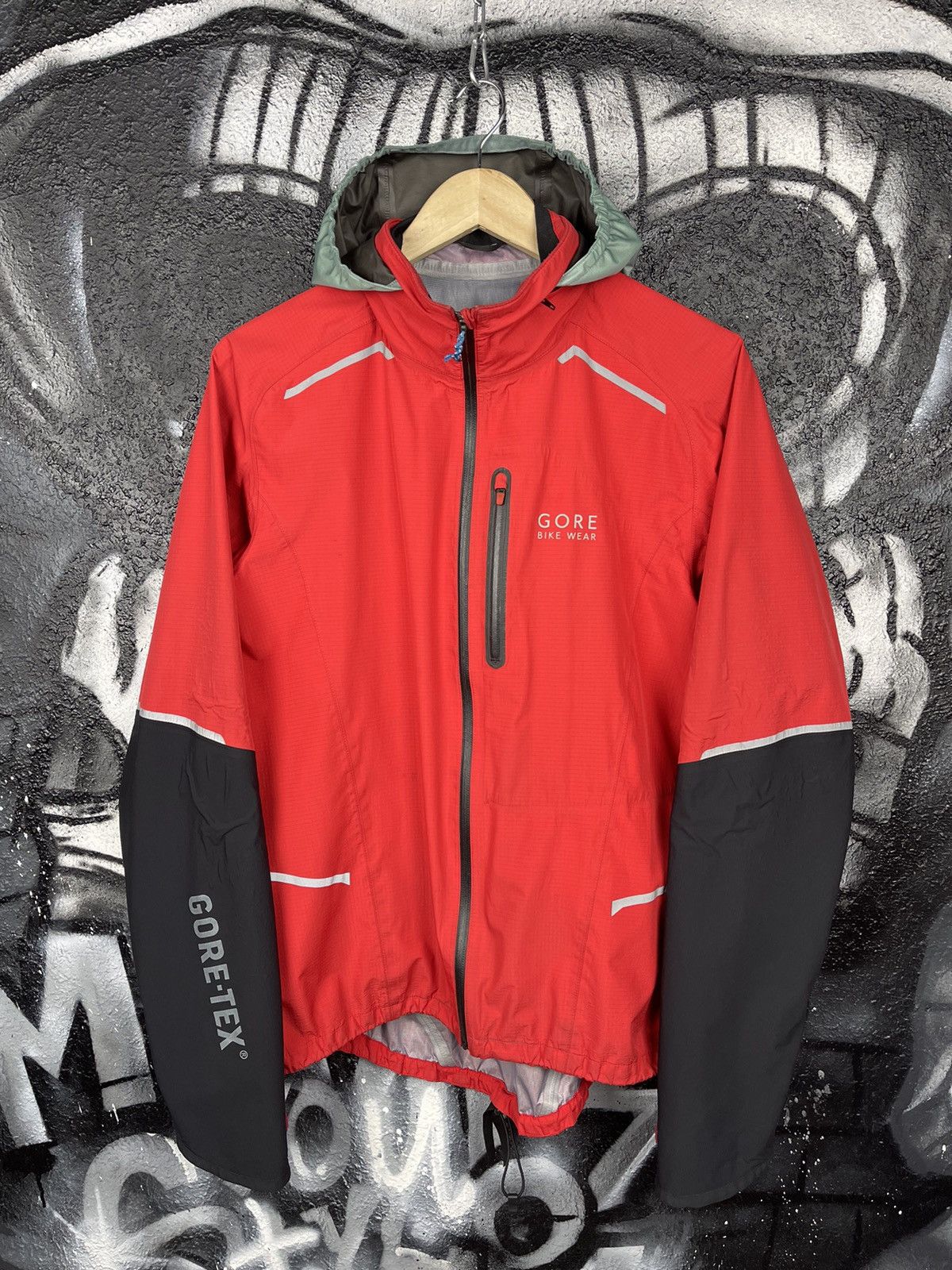 Goretex Gore Bike Wear Gore-Tex Full Zip Red/Black Active Cycling Jacket Men’s Size L Size US L / EU 52-54 / 3 - 1 Thumbnail