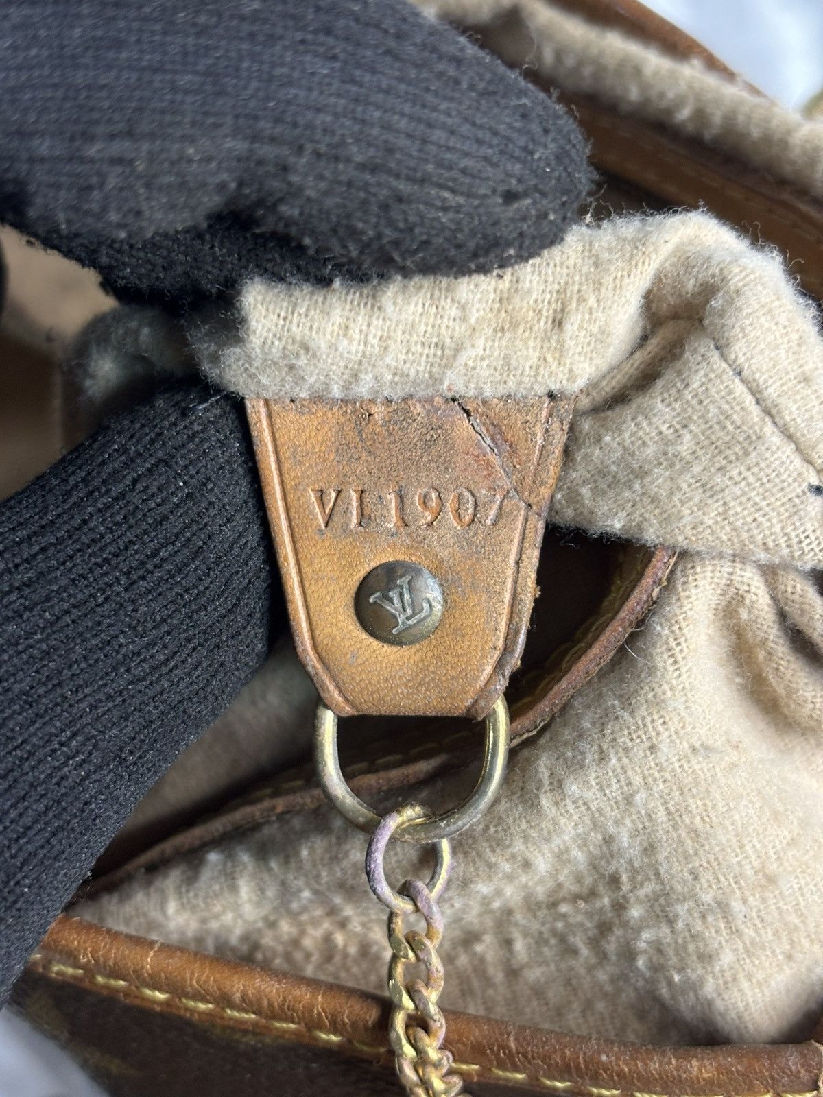 Louis Vuitton (Heavy Used) Louis Vuitton Bucket With Pouch Size ONE SIZE - 9 Thumbnail