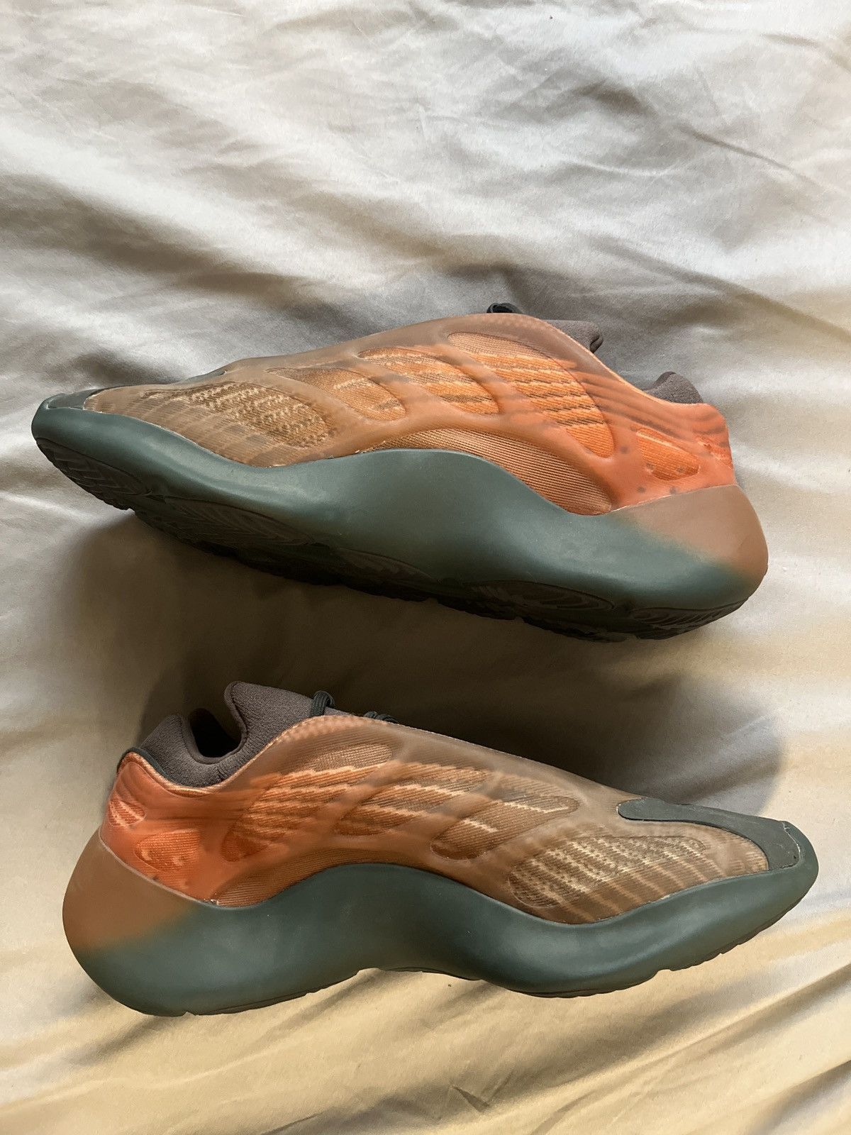 Yeezy Adidas Yeezy 700 V3 Copper Fade Size US 12.5 / EU 45-46 - 3 Thumbnail