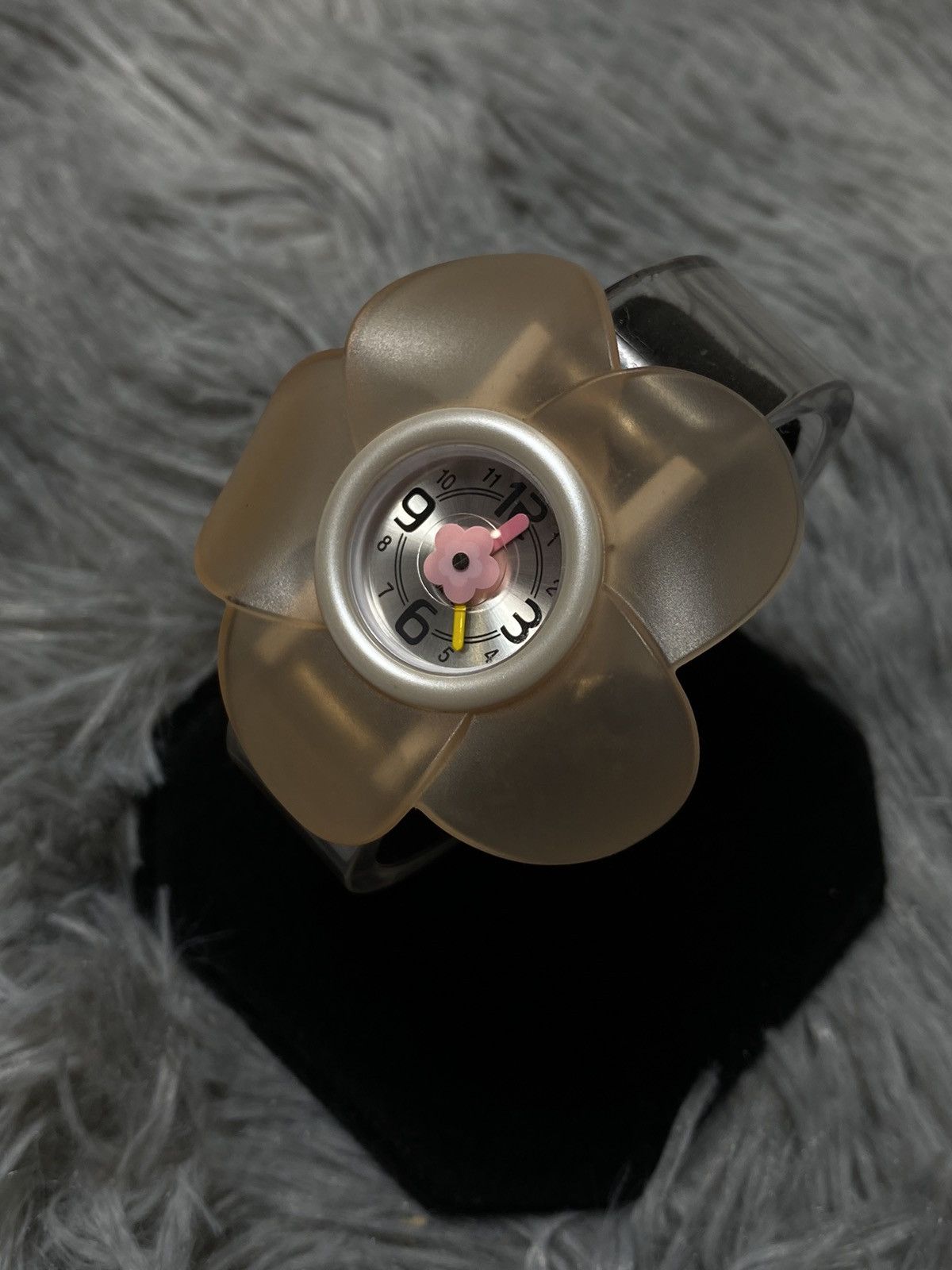 Jewelry Unique Flower Quartz Watch - Rotating Petal Design Size ONE SIZE - 2 Thumbnail