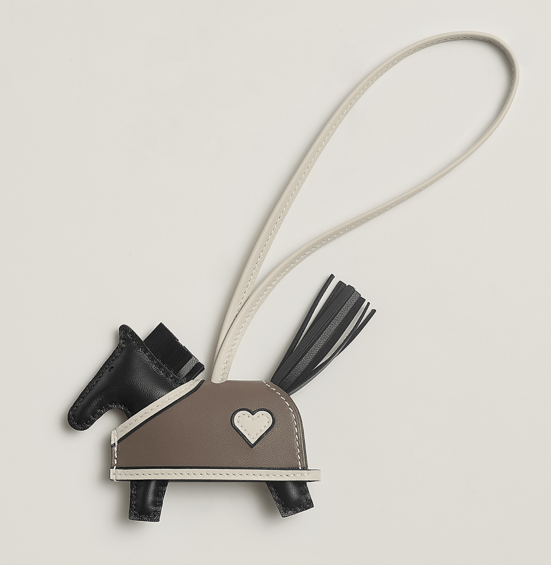 Hermes Horse Rodeo Robeo Coeur PM Heart Craie Etoupe Bag Charm Size ONE SIZE - 1 Thumbnail