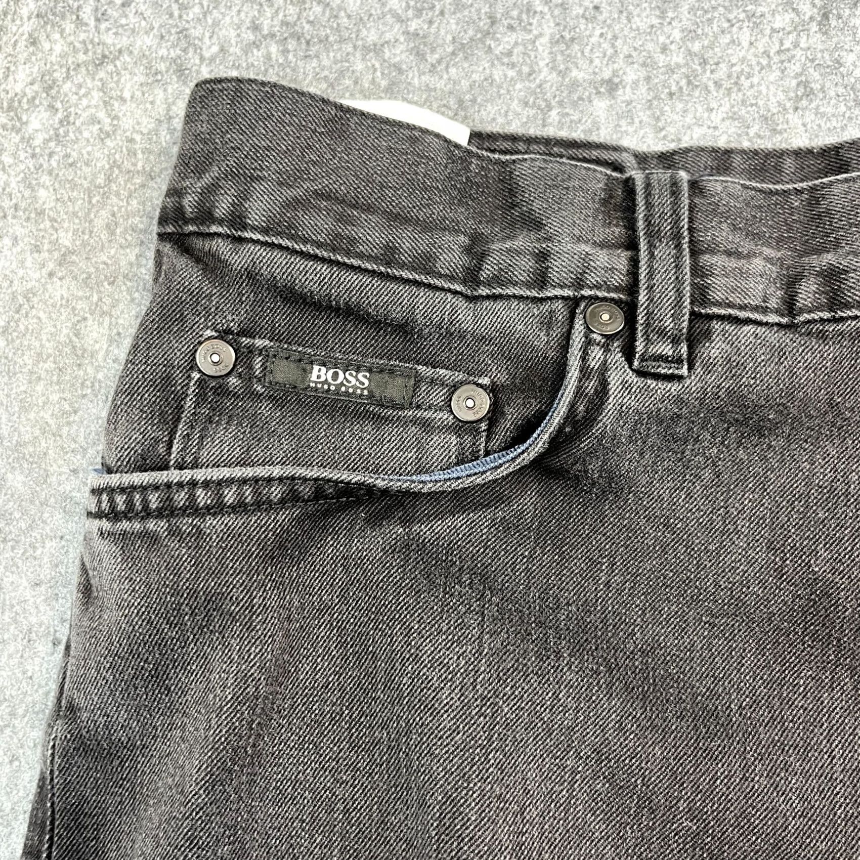 Hugo Boss HUGO BOSS Jeans Regular Tapered 34 Dark Wash Grey Stretch Maine 3 Mens Adult 34 Grey Denim 5-Pocket Design Bagged N/A Size US 34 / EU 50 - 7 Thumbnail
