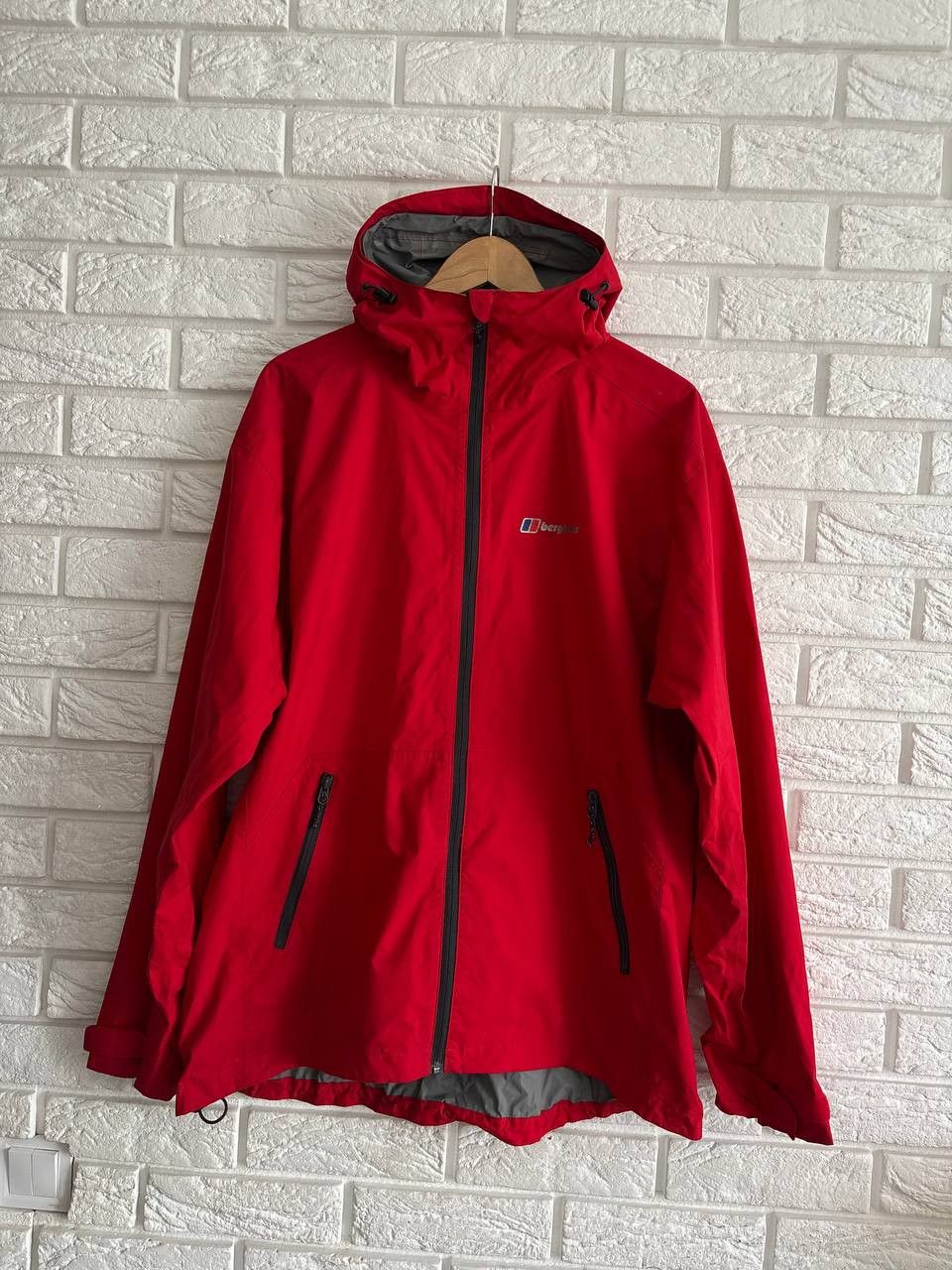 Berghaus Berghaus Hydroshell windbreaker red men jacket size XL Size US XL / EU 56 / 4 - 1 Thumbnail