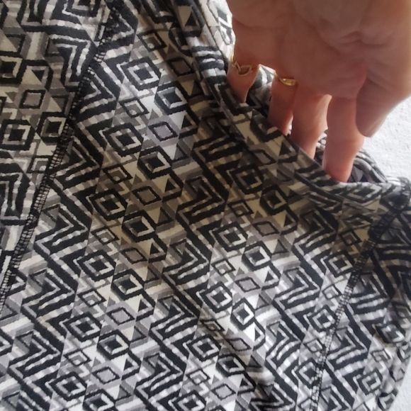 Designer Aventura 100% Organic Cotton Black & White Geometric Sz. XL Size 38" / US 16 / IT 52 - 5 Thumbnail