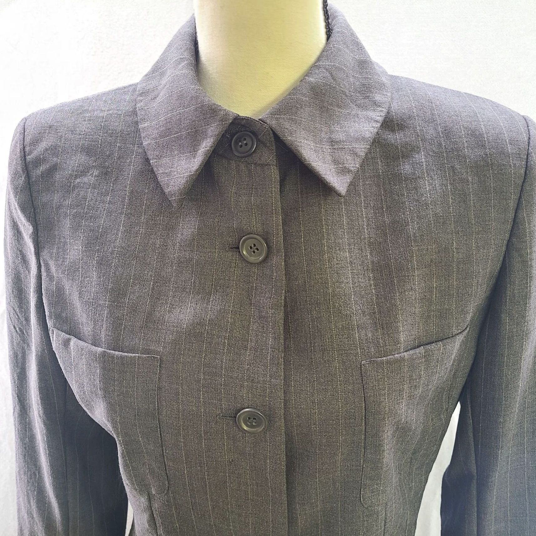 Vintage VINTAGE Studio Milano Blazer Jacket Women 100% Wool Gray Pinstripe Size 8 Woolen, Italian Made, 90s Business Formal Womens Blazer Size M / US 6-8 / IT 42-44 - 5 Thumbnail