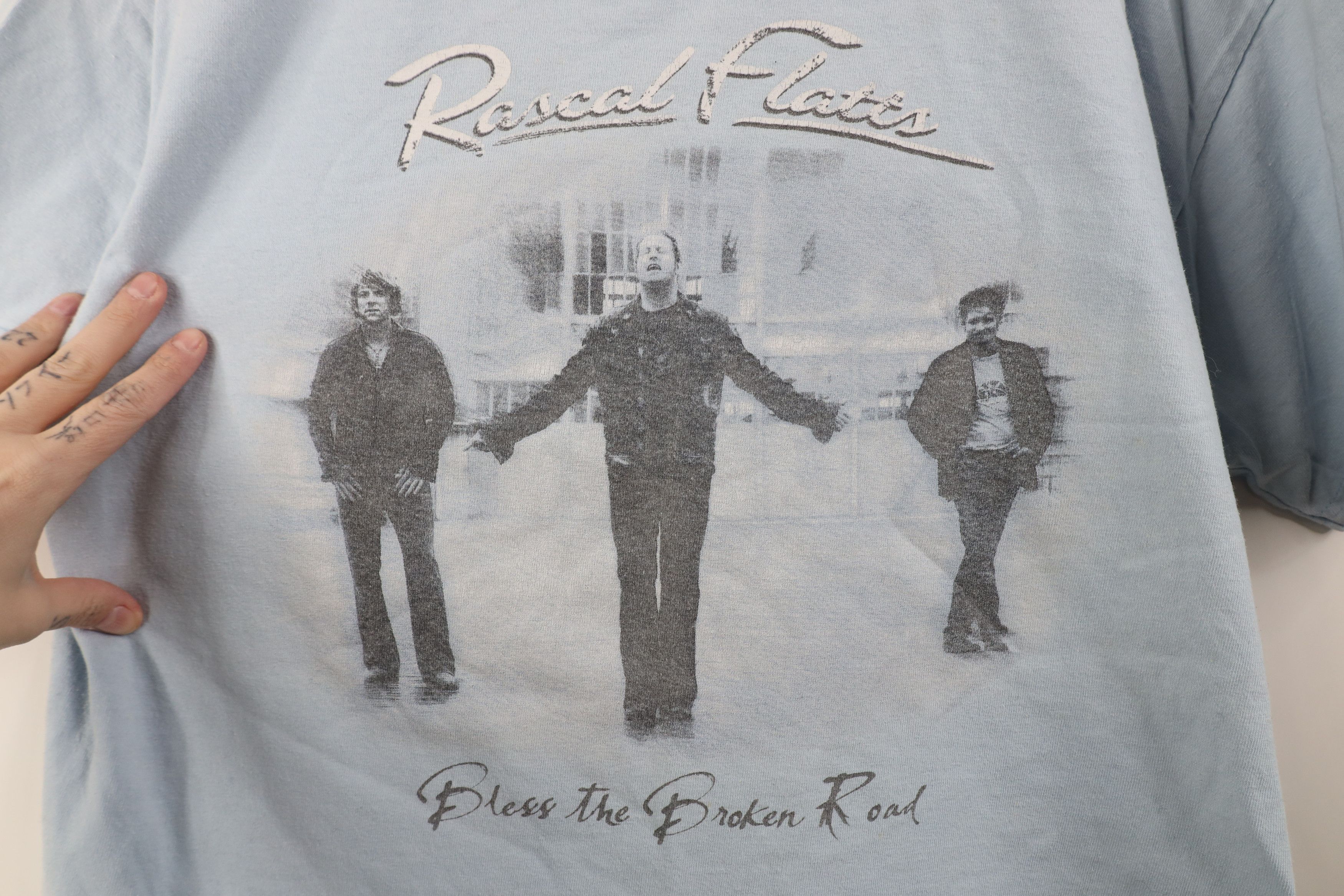 Vintage Vintage Y2K 2004 The Broken Road Rascal Flatts Band T-Shirt Size US L / EU 52-54 / 3 - 7 Thumbnail