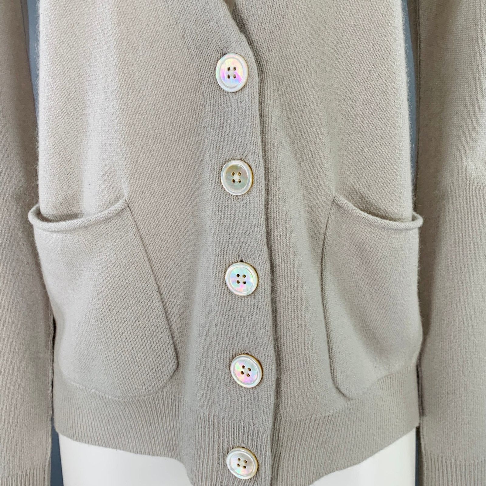 INHABIT INHABIT Size M Grey Cashmere V-Neck Cardigan Size M / US 6-8 / IT 42-44 - 2 Thumbnail