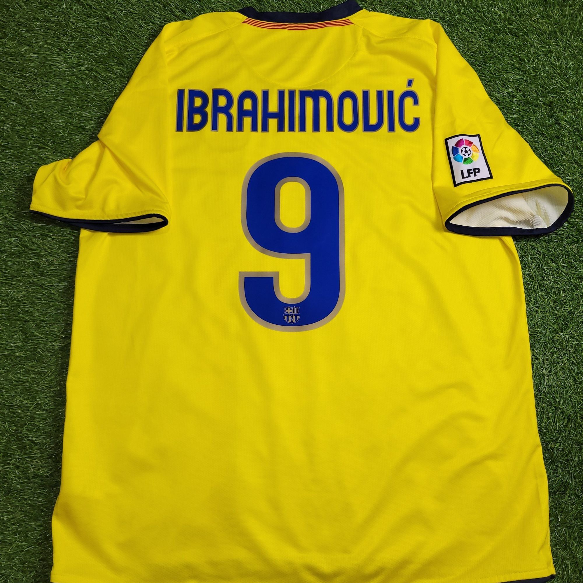Ibrahimovic Barcelona DEBUT 2009 2010 Soccer Third Jersey L