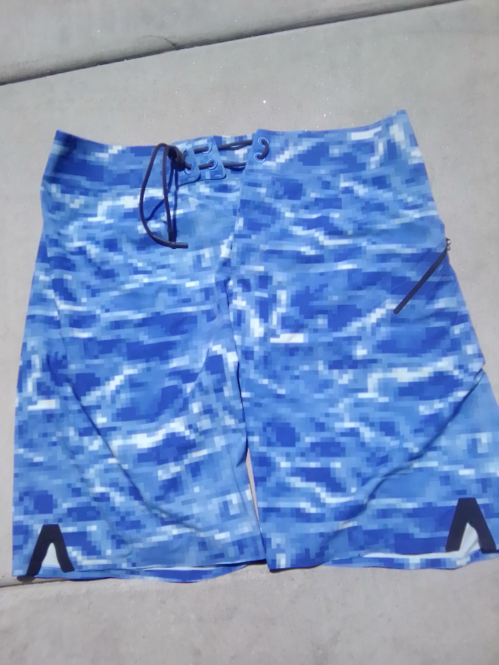 Lululemon Lululemon men's blue camo swim trunks Size US 34 / EU 50 - 1 Thumbnail