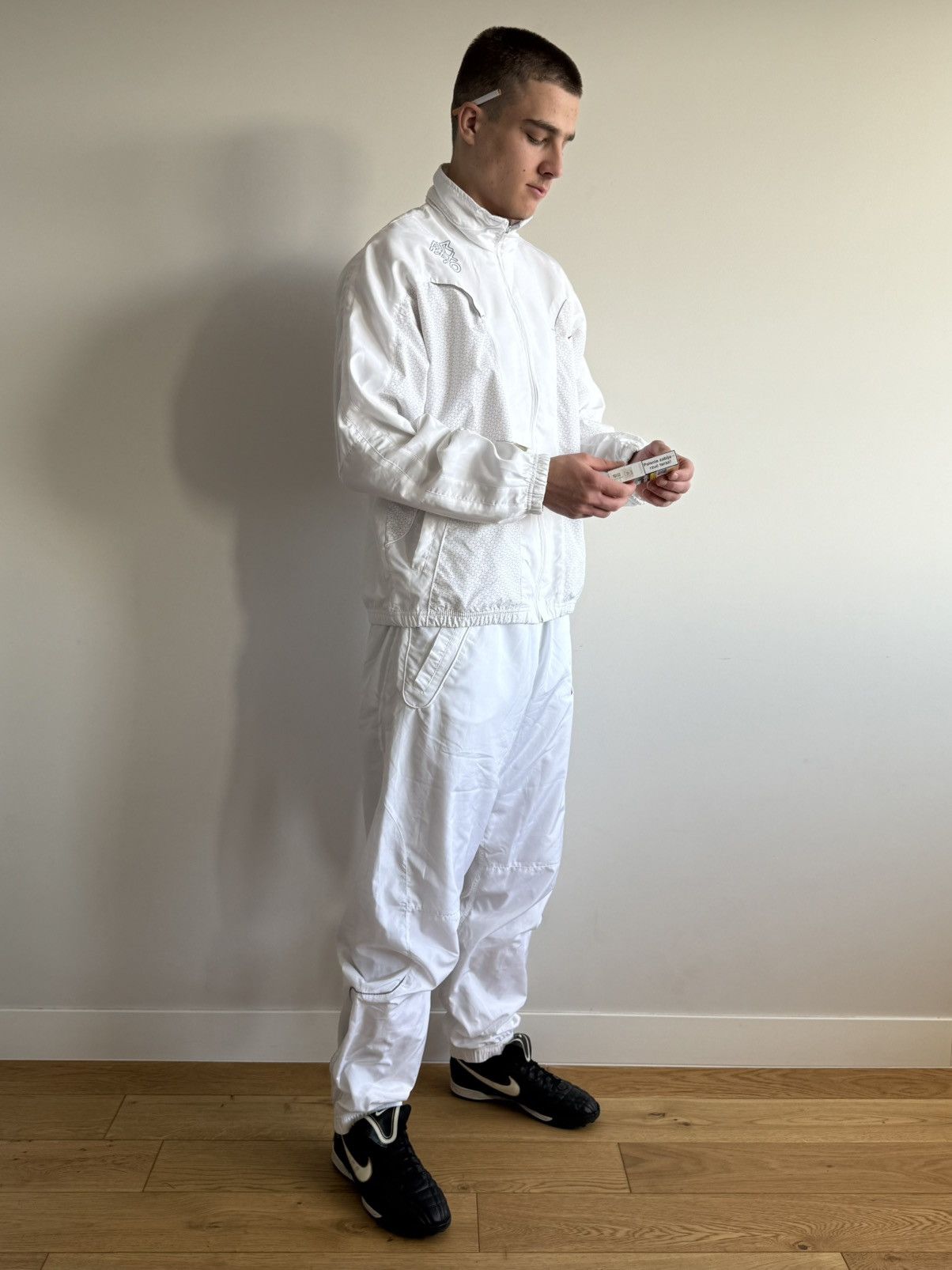 Nike Vintage Nike Air Max 360 Tracksuit White Large Men’s Size US L / EU 52-54 / 3 - 2 Thumbnail