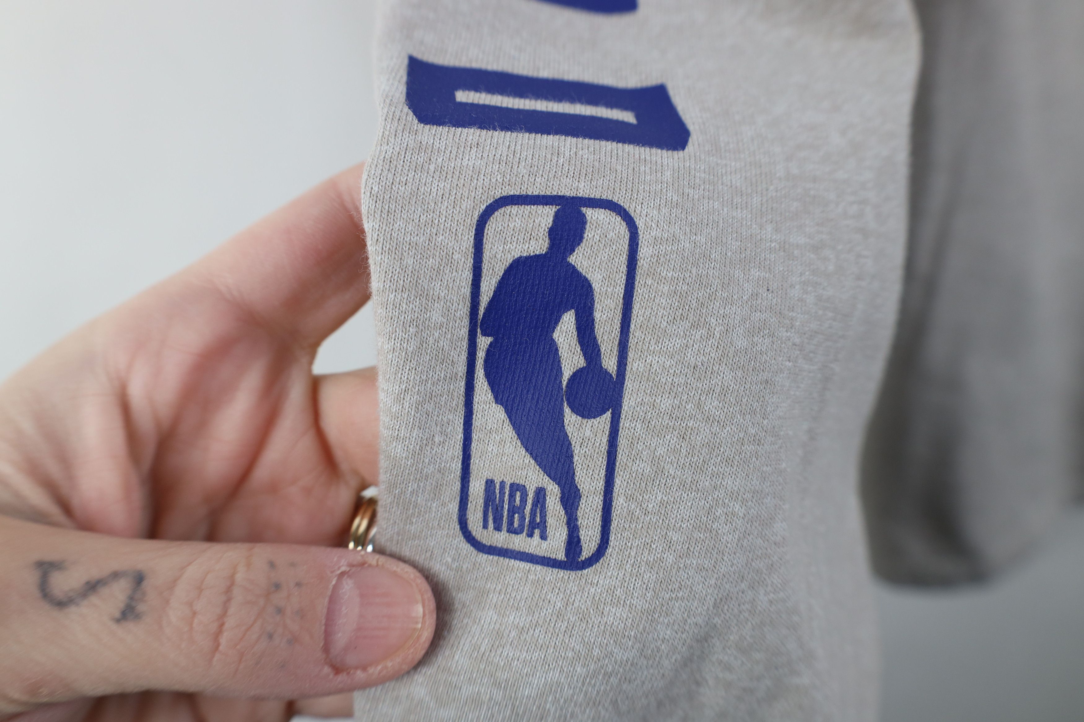 Nike Nike NBA Cavaliers Basketball Long Sleeve T-Shirt Gray Size US M / EU 48-50 / 2 - 10 Thumbnail