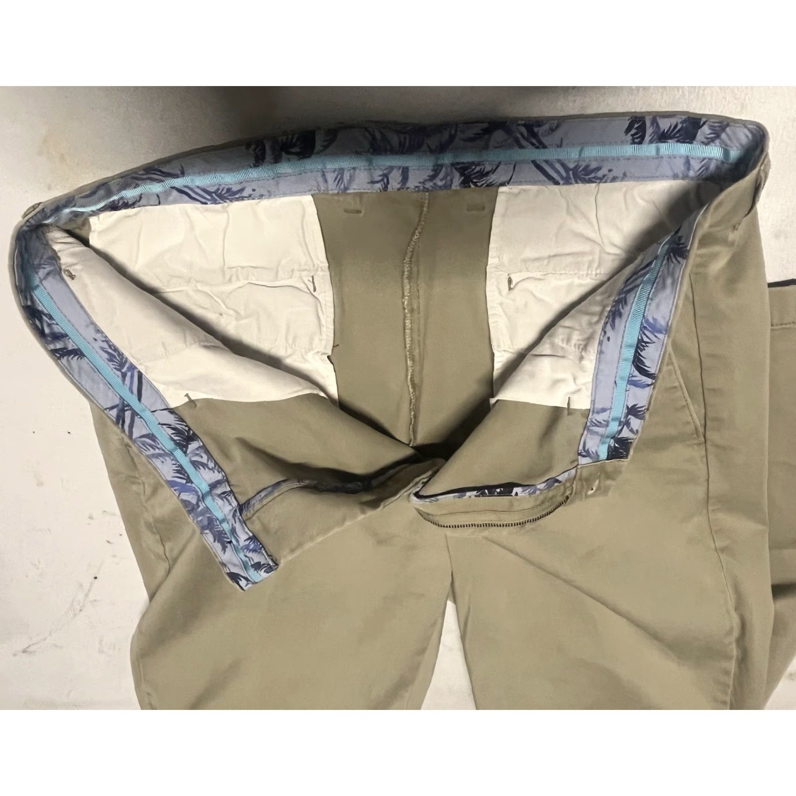 Tommy Bahama Tommy Bahama Pants Men 38x32 Straight Fit Flat Front Beig e Cotton Lyocell Spandex Chino Pockets Machine Washable Casual Vintage No Size US 38 / EU 54 - 7 Thumbnail