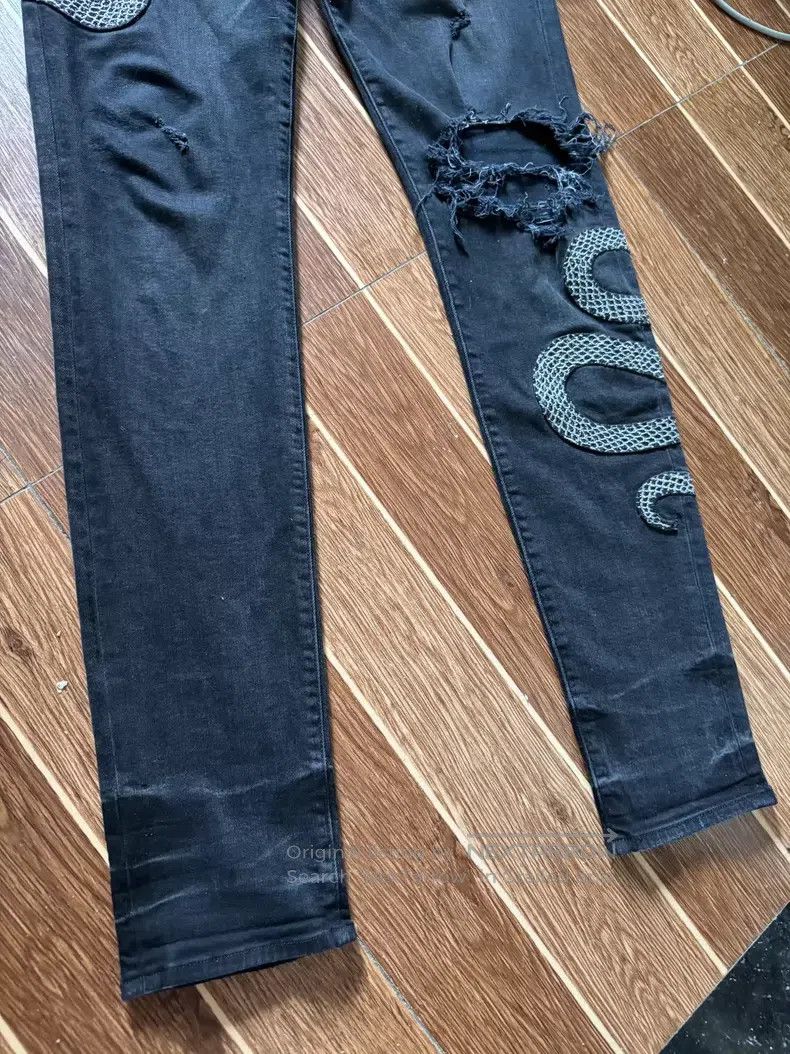 Amiri Amiri Black snake embroidered crystal single-knee destruct Size US 34 / EU 50 - 7 Thumbnail