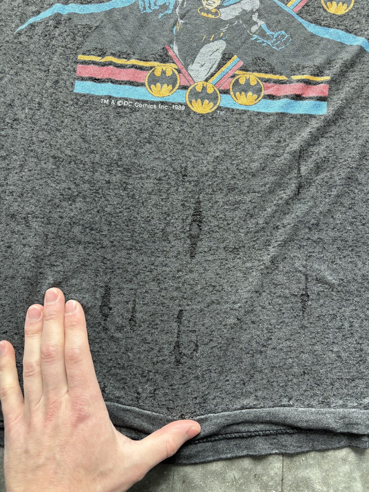 Vintage Vintage 80s Batman Graphic Tee Paper Thin Thrashed Size US L / EU 52-54 / 3 - 7 Thumbnail