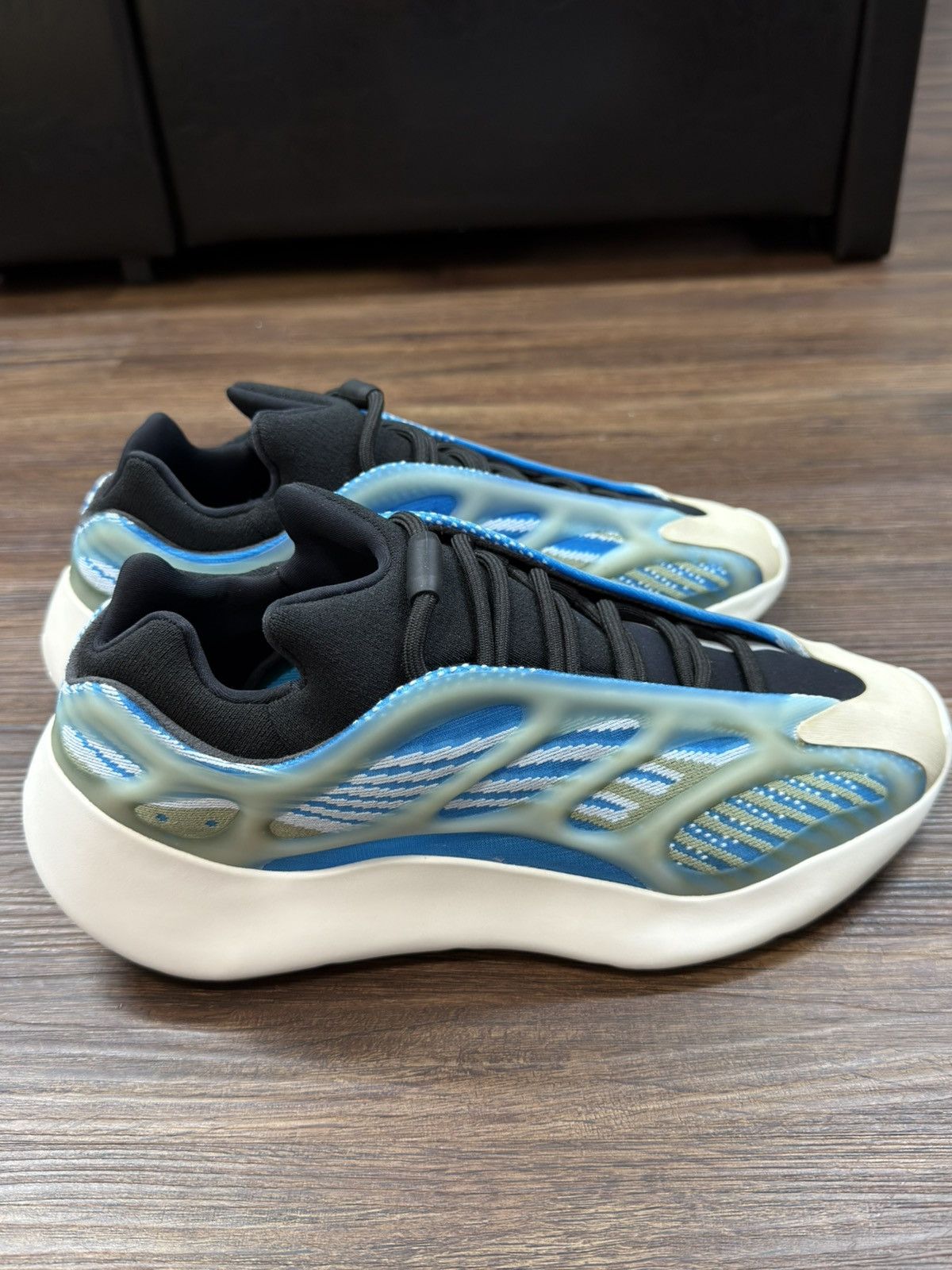 Yeezy Yeezy 700 v3 Arzareth 10US Size US 10 / EU 43 - 4 Thumbnail