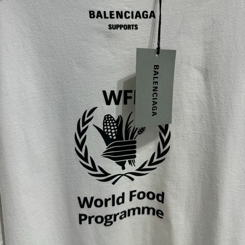 Balenciaga Balenciaga White Charity WFP Wheat Logo Short Sleeve Size US L / EU 52-54 / 3 - 5 Thumbnail