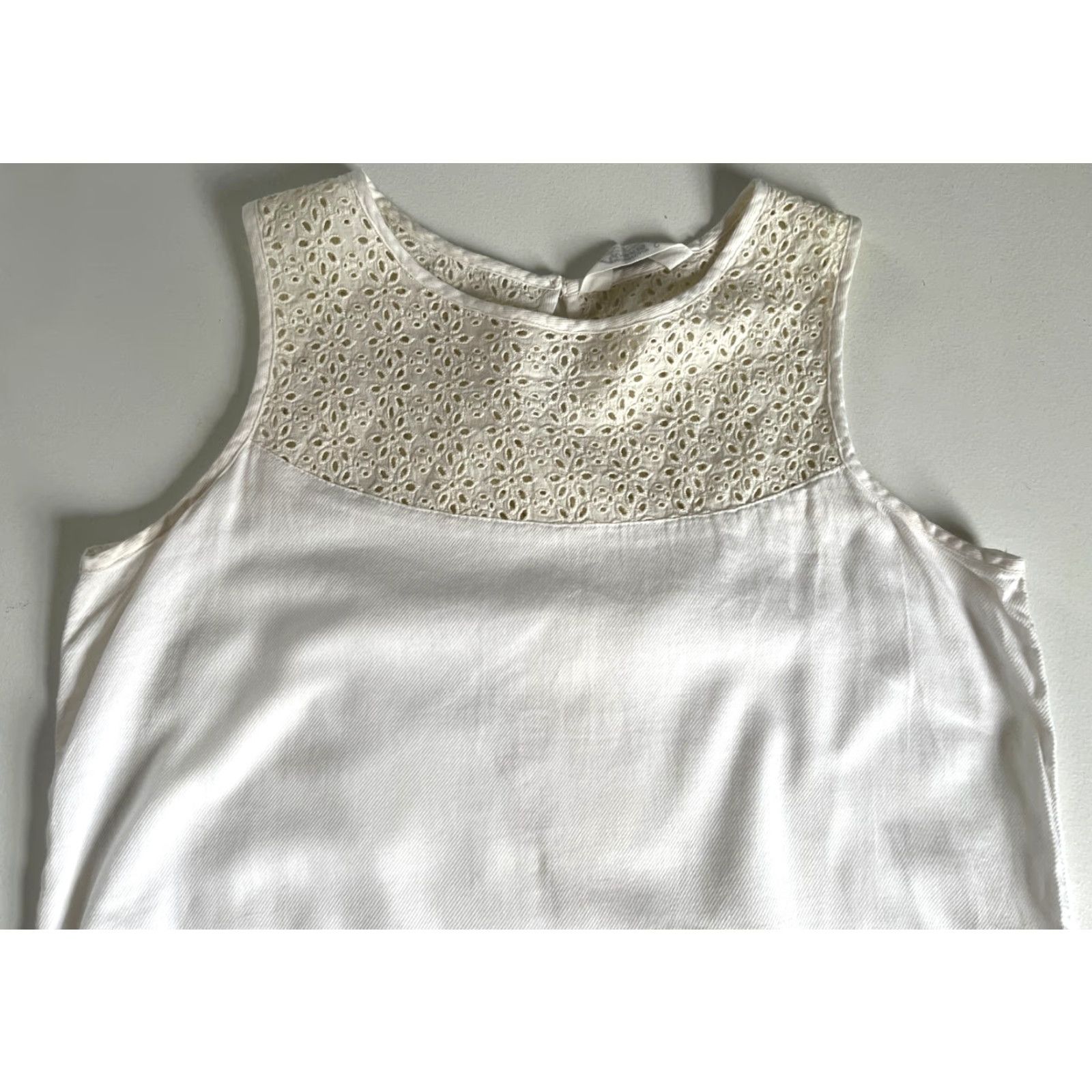 Mountain Khakis VINTAGE Mountain Khakis Women’s Sleeveless Top Eyelet Lace Yoke Relaxed Sz S Tank White Cotton Be Basic Beach City Outdoor Lightweight Size S / US 4 / IT 40 - 5 Thumbnail