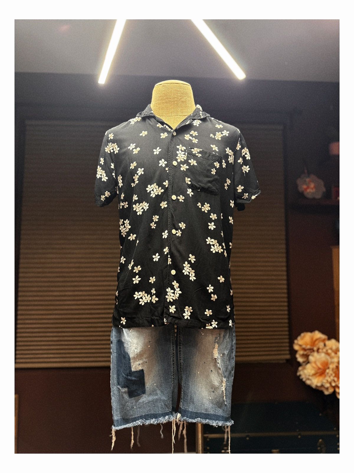 Abercrombie & Fitch Abercrombie & Fitch Men’s Floral Shirt – Size M Size US M / EU 48-50 / 2 - 1 Thumbnail