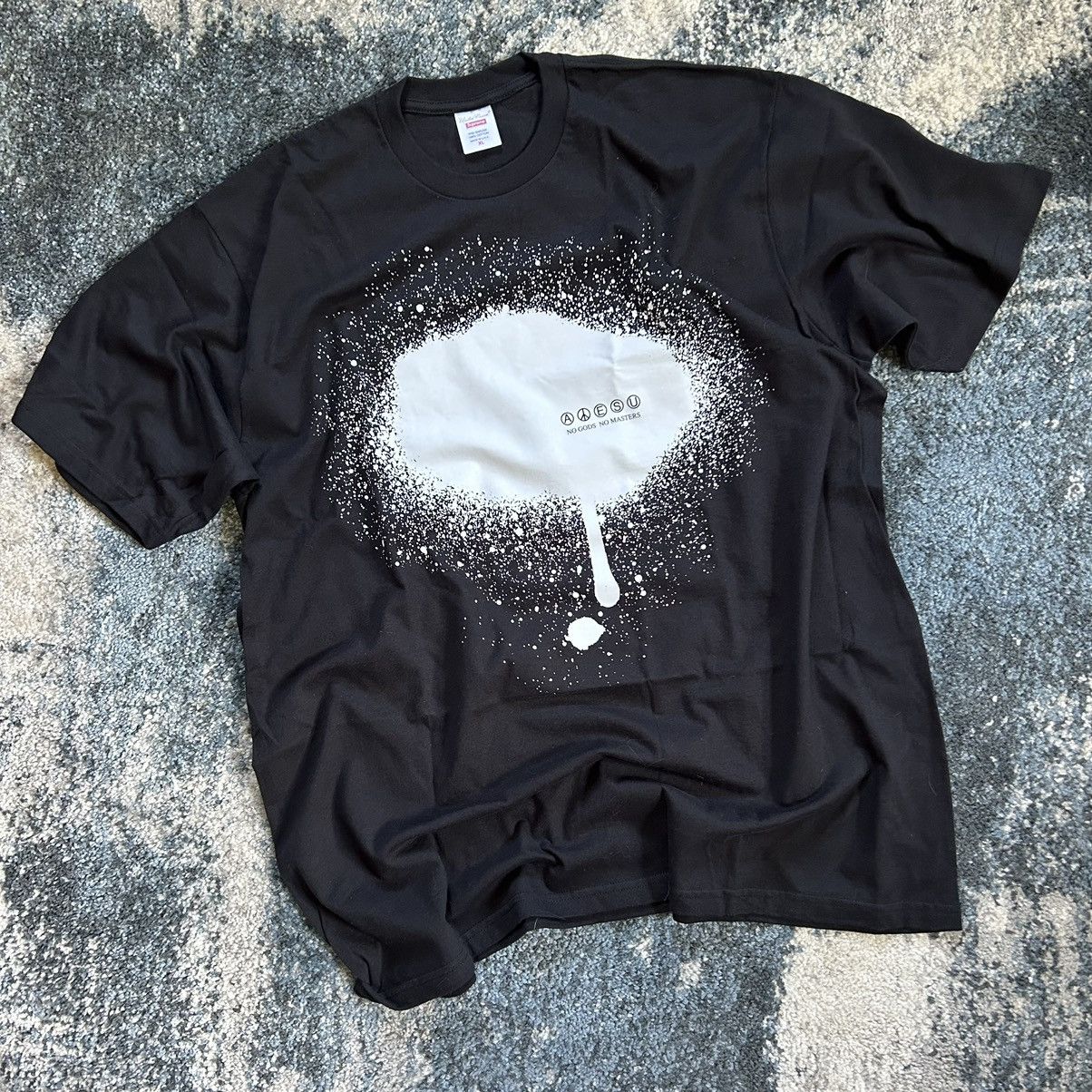 Jun Takahashi × Supreme × Undercover SPRiNG SUMMER 2023 TAG TEE BLACK WHiTE Size US XL / EU 56 / 4 - 3 Thumbnail
