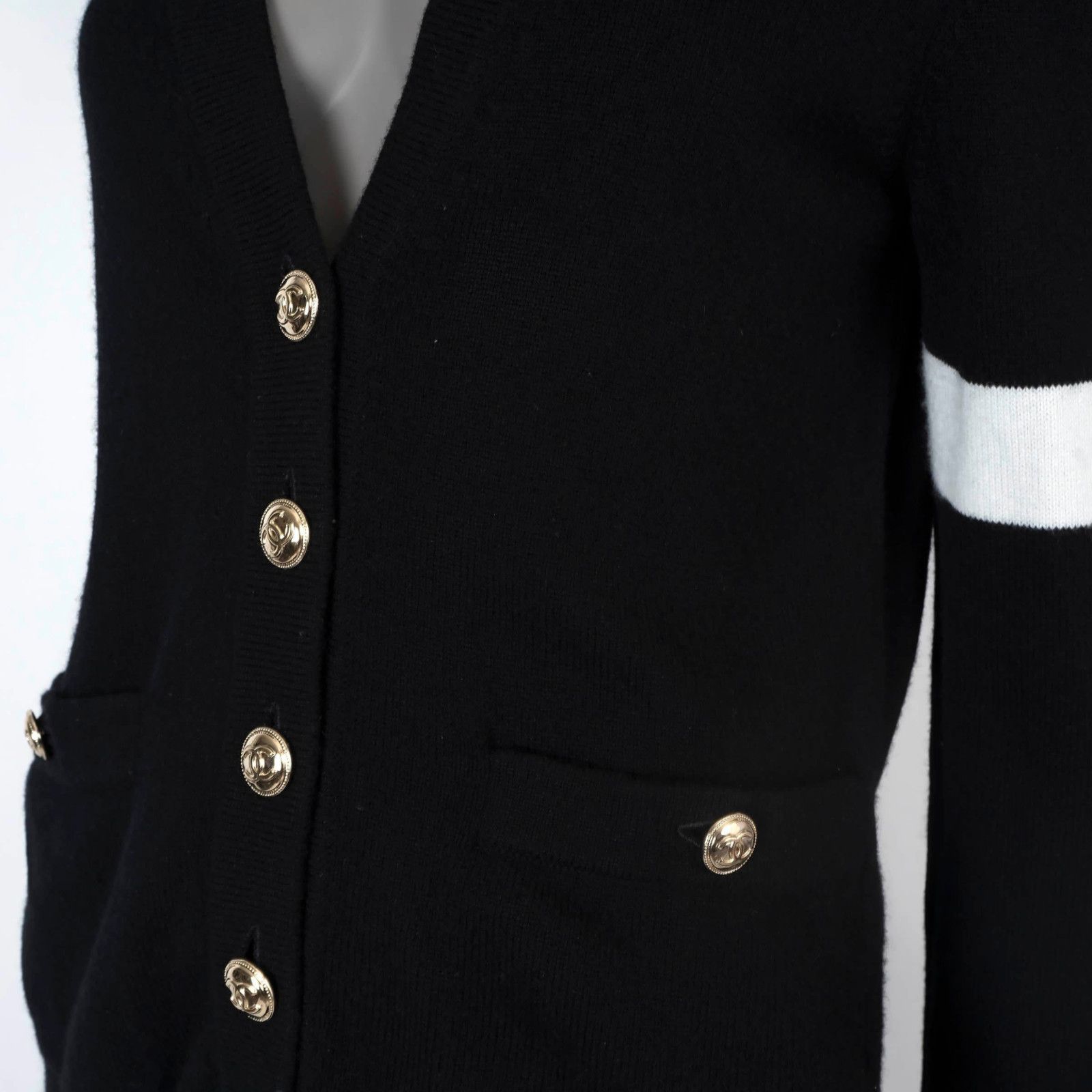 Chanel Chanel 20K Black Cashmere White Gold CC Logo Long Sleeve Size XS / US 0-2 / IT 36-38 - 6 Thumbnail