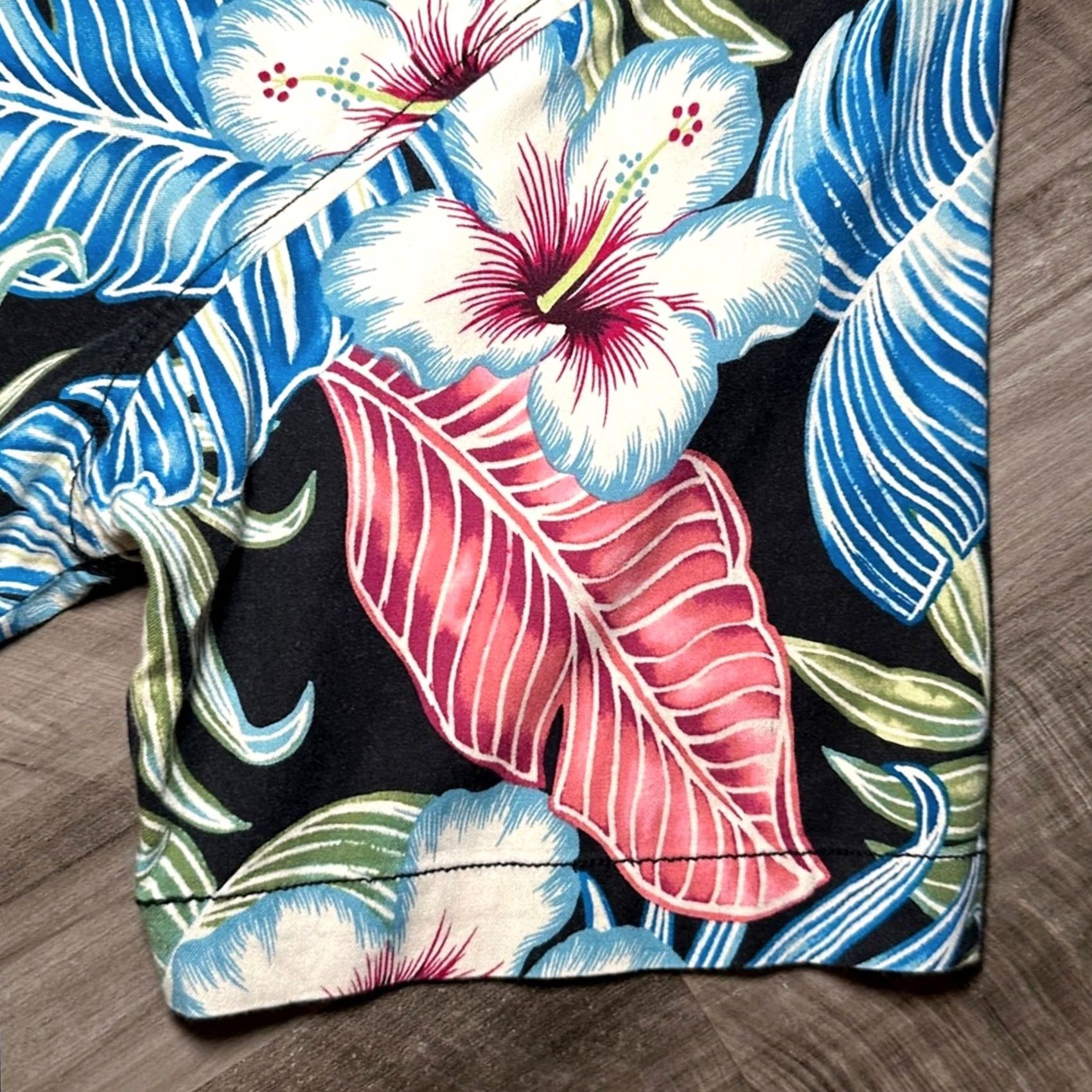 Tommy Bahama VINTAGE Tommy Bahama Konkan Jungle Hawaiian Silk Blend Short Sleeve Button Down Medium Mens Black Shirt Size US 31 - 4 Thumbnail