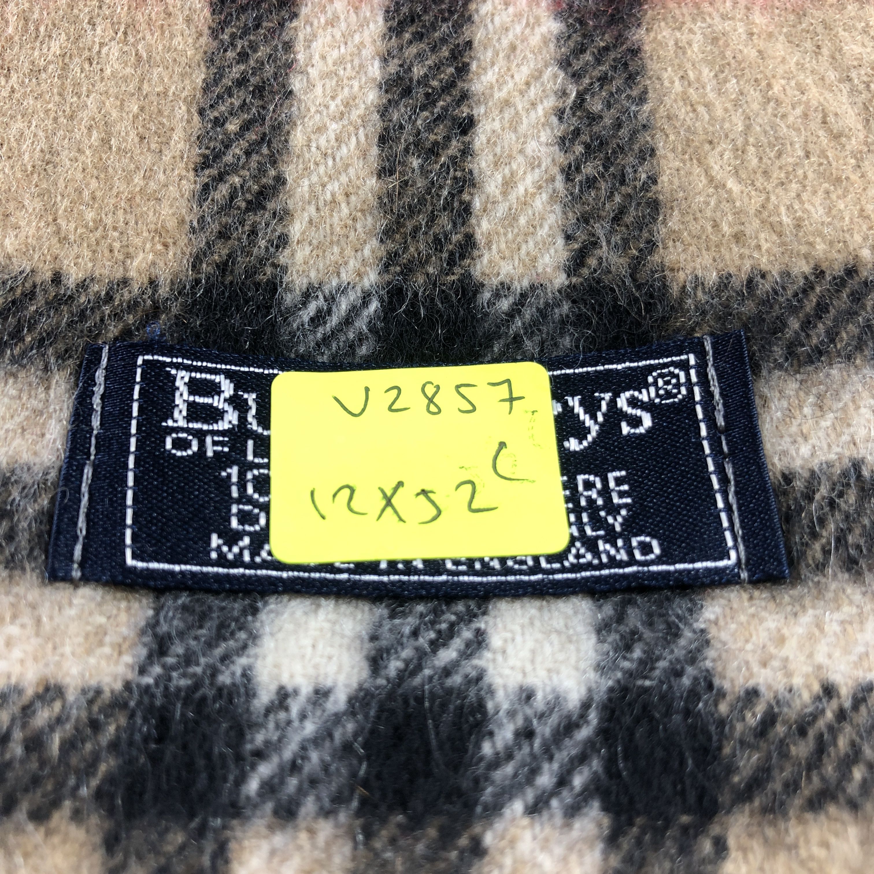 Burberry Burberry Tan Nova Check Cashmere Scarf Muffler V2857 Size ONE SIZE - 14 Thumbnail