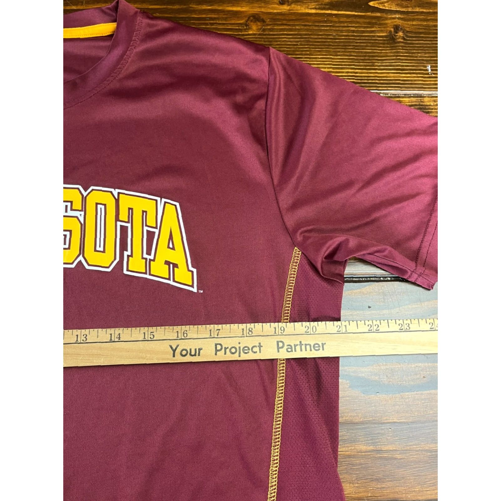Vintage Knights Apparel Shirt Men Large Maroon NCAA Minnesota Golden Gophers T-Shirt Short Sleeve Round Neck Regular Fit Vintage No Size US L / EU 52-54 / 3 - 3 Thumbnail