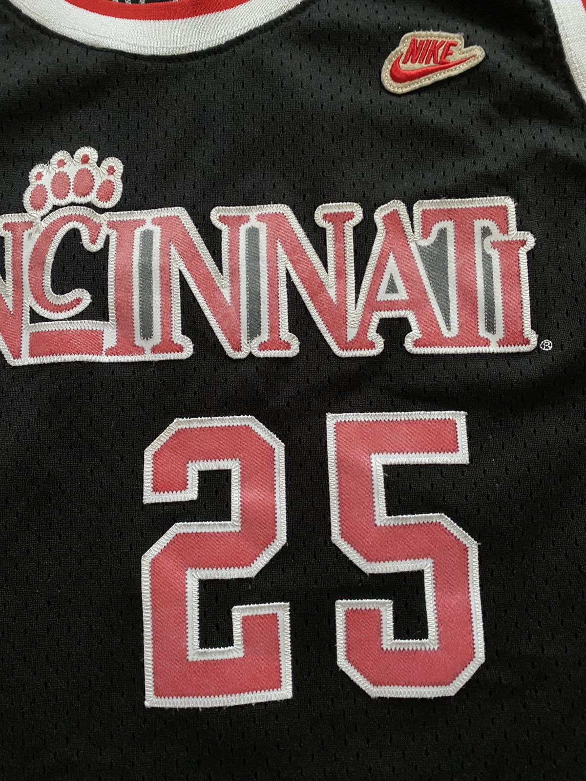 NBA × Nike × Vintage Nike Cincinnati Bearcats Danny Fortson #25 Basketball Jersey Size US XXL / EU 58 / 5 - 7 Thumbnail
