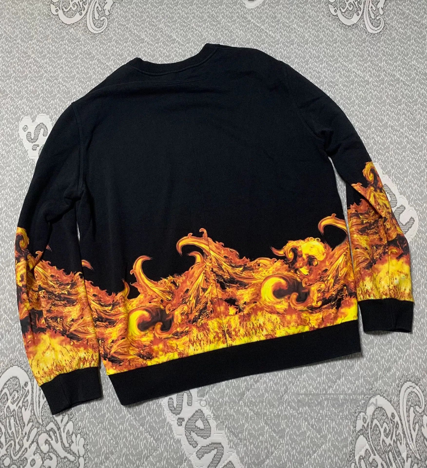 Givenchy Givenchy Flame Print Sweatshirt. Size US XL / EU 56 / 4 - 2 Thumbnail