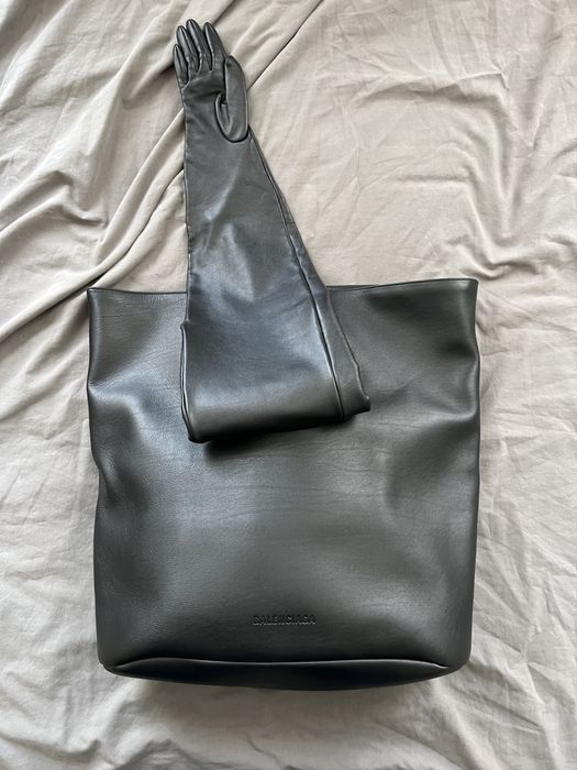 Balenciaga - Glove Large Tote Bag in Black Balenciaga