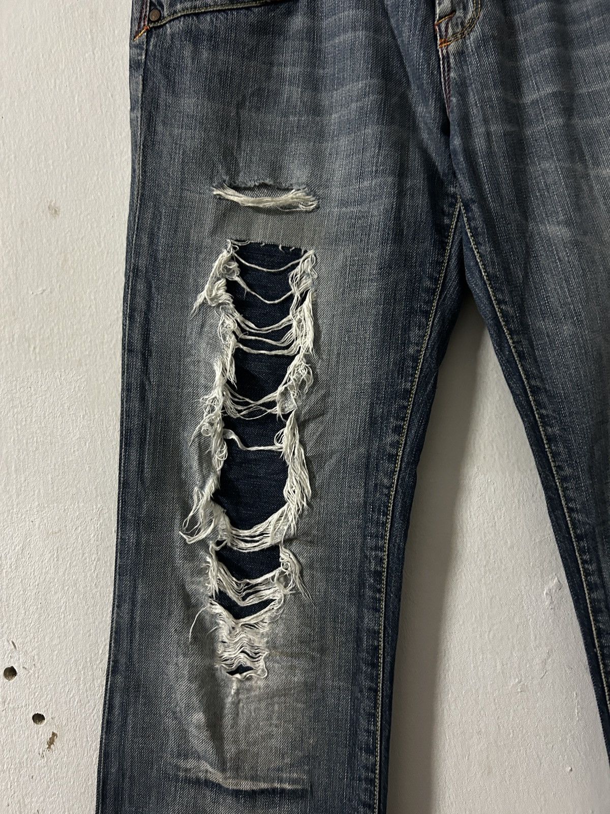 Diesel Diesel distressed Ripped jeans Size US 31 - 6 Thumbnail