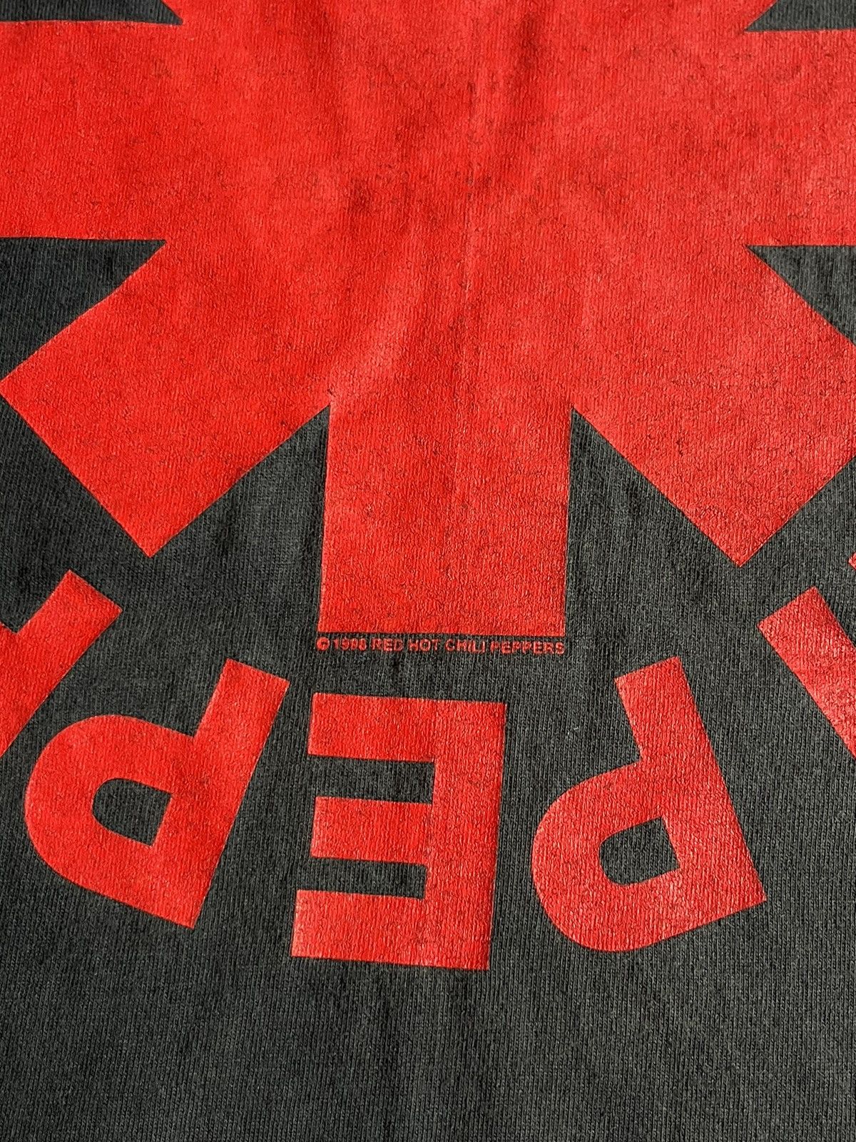 Band Tees Vintage 1998/2001 Red Hot Chili Peppers Band Tshirt Size US L / EU 52-54 / 3 - 10 Thumbnail