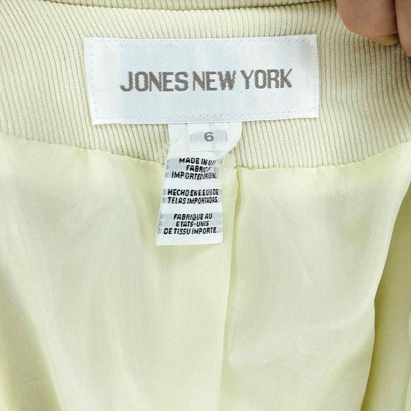 Jones New York VINTAGE Jones New York Blazer Women's Padded Fitted Ivory Cream 6 Blazer Womens 90s Retro Business Jacket Size M / US 6-8 / IT 42-44 - 4 Thumbnail