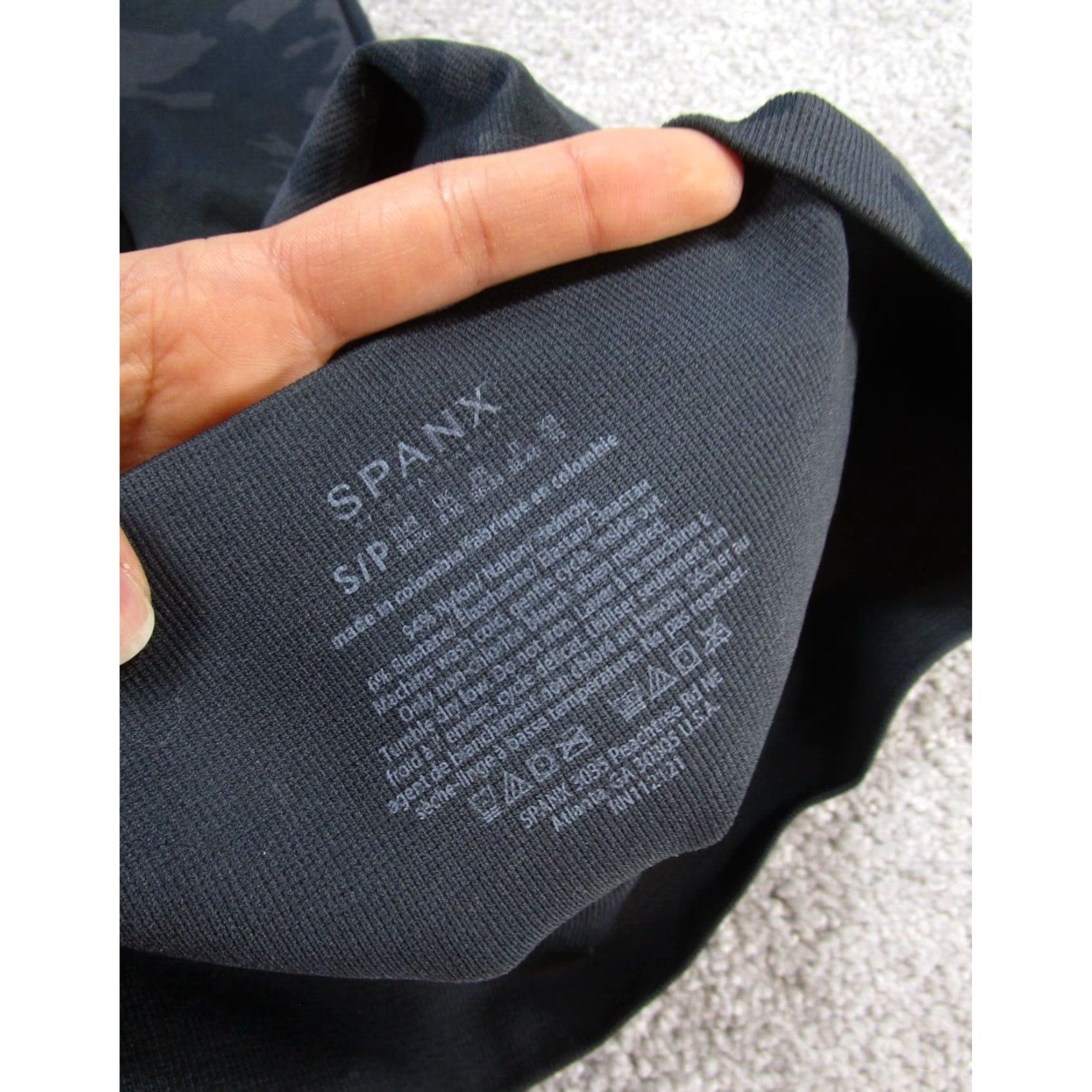 Spanx Spanx Womens Shapewear Small Gray Black Camo Crop Leggings Size 28" / US 6 / IT 42 - 7 Thumbnail