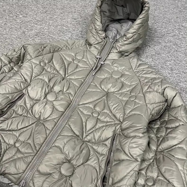 Louis Vuitton Louis Vuitton Grey three-flower double-sided cotton-padded Size US L / EU 52-54 / 3 - 3 Thumbnail