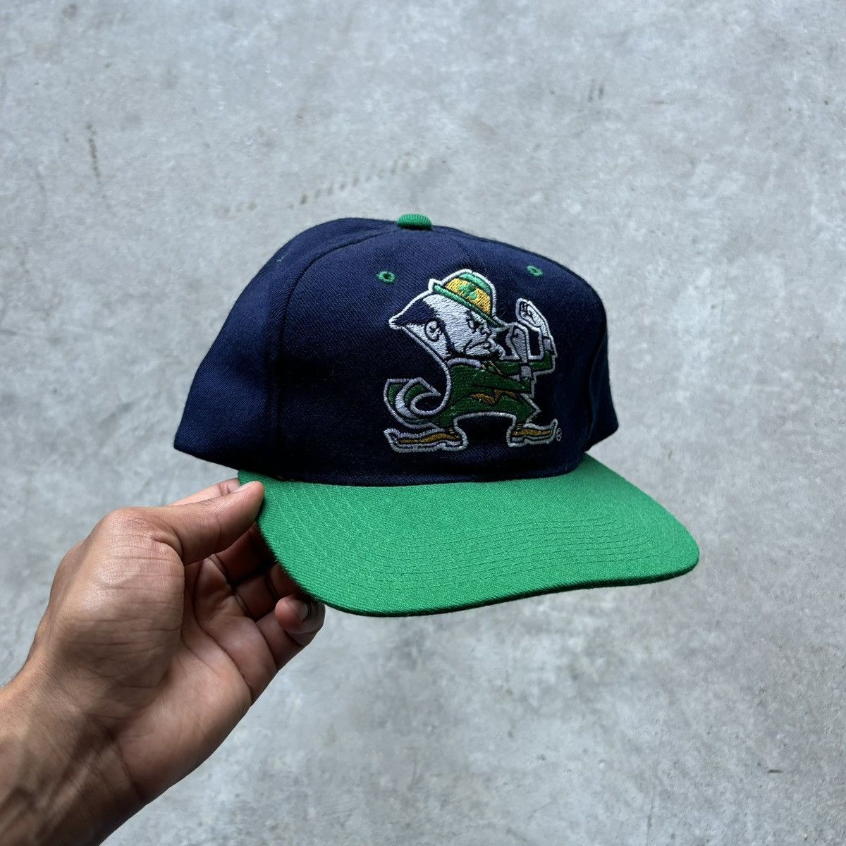 vintage 90s UNIVERSITY OF NOTRE DAME spellout Snapback hat