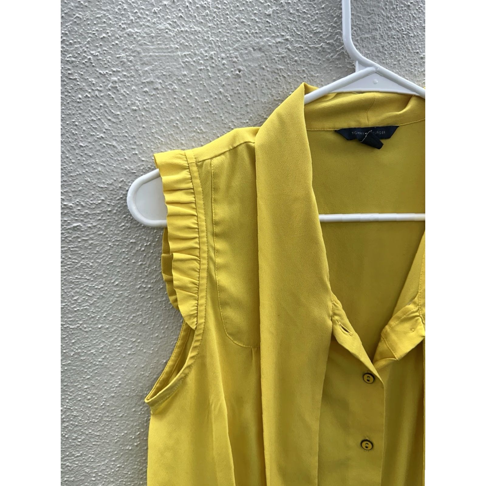 Tommy Hilfiger Tommy Hilfiger Top Womens Size Medium Yellow Tank Button Up Solid Necktie Size M / US 6-8 / IT 42-44 - 3 Thumbnail