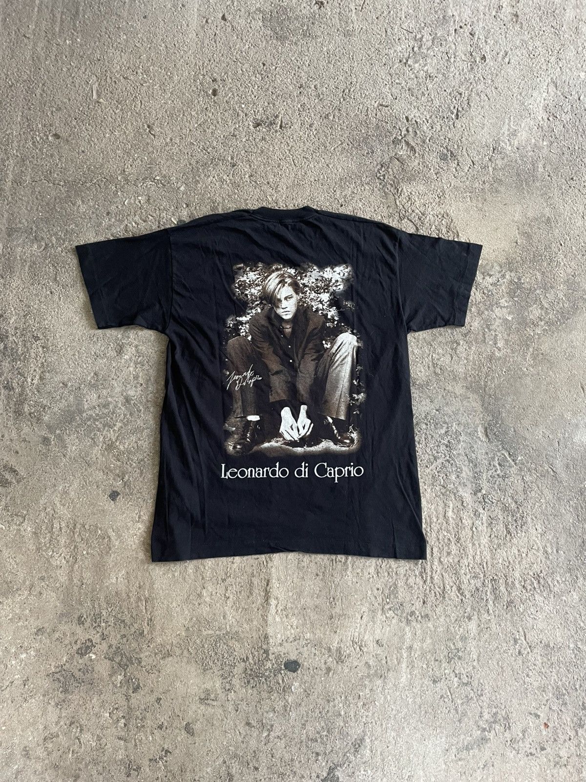 Vintage 90s Single stitch Leonardo Dicaprio tee Size US L / EU 52-54 / 3 - 2 Thumbnail
