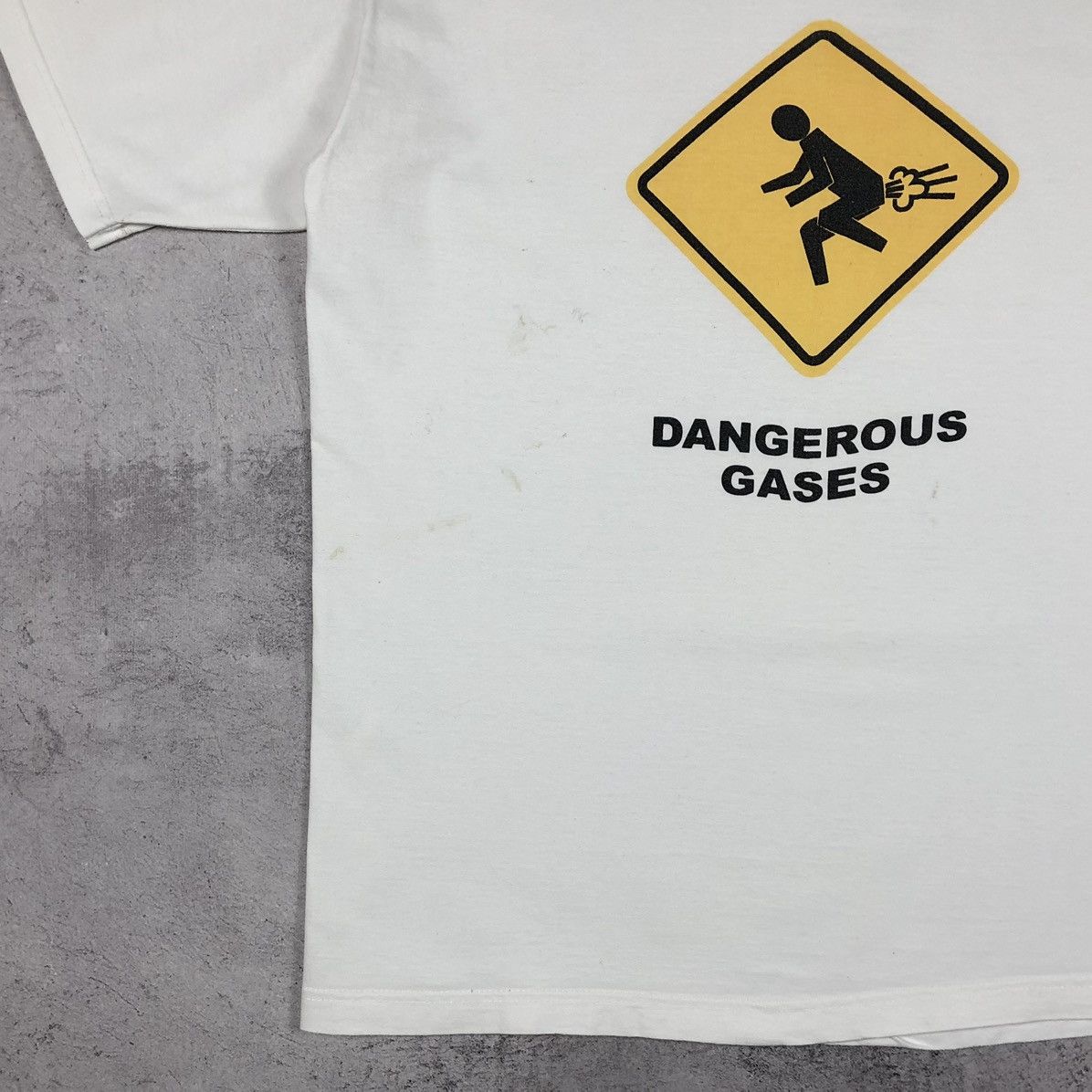 Vintage Vintage Dangerous Gases Fart Tee Size US L / EU 52-54 / 3 - 8 Thumbnail