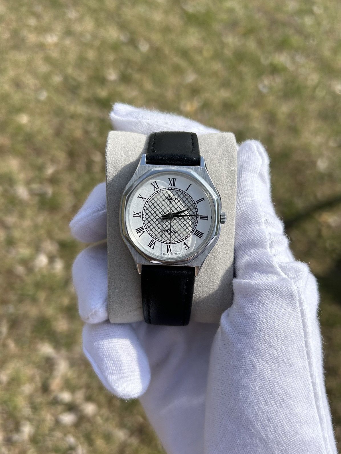 Vintage Watch Luch Soviet Ussr Quartz Wristwatch 1980S in White, Men's