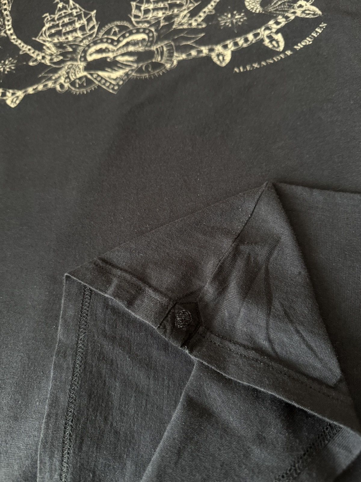 Alexander McQueen 🔥🔥 Alexander Mcqueen “Crime Tattoos” Motive T-Shirt Size US M / EU 48-50 / 2 - 6 Thumbnail