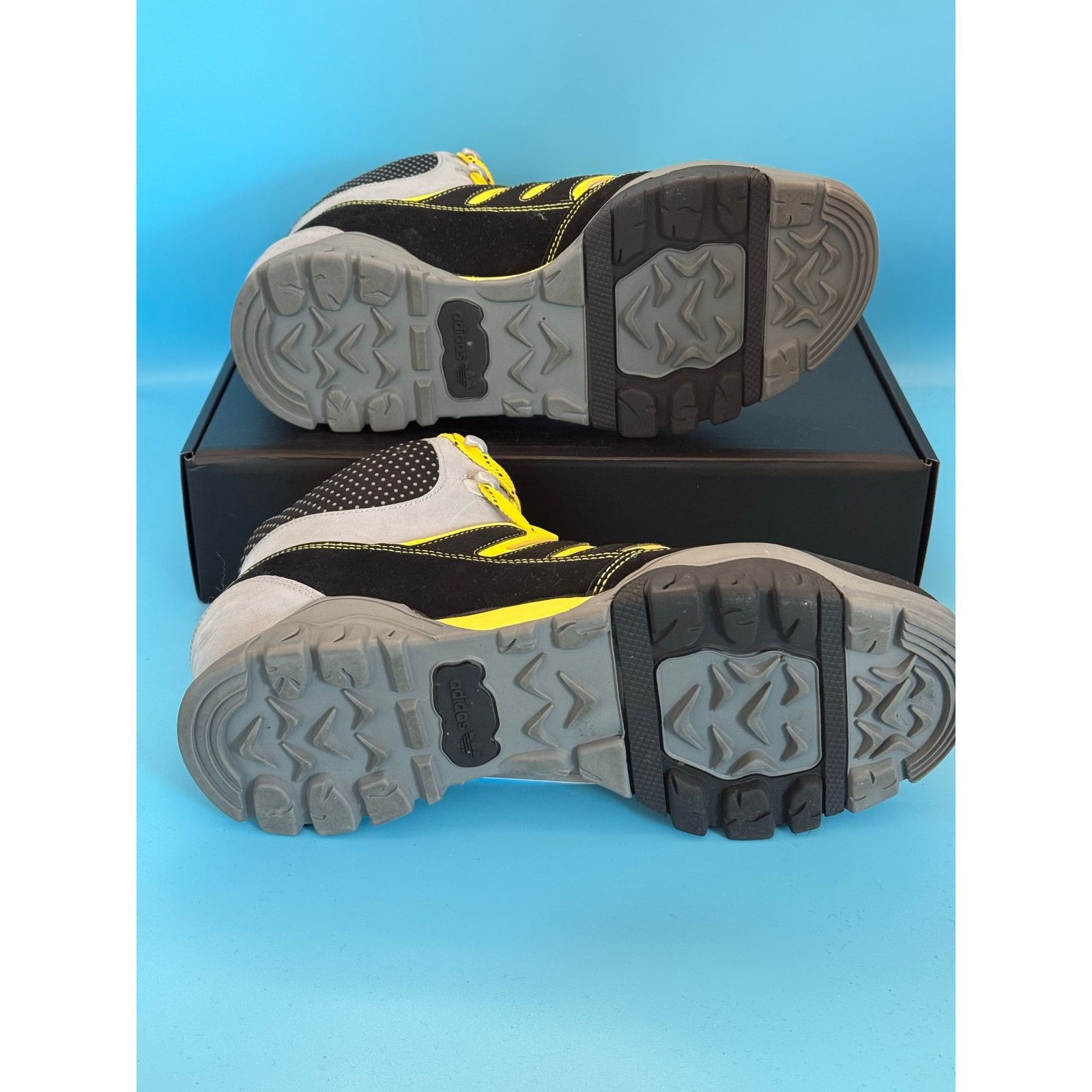 Adidas 2017 adidas Originals Korsika Mid m8.5 w10 Size US 8.5 / EU 41-42 - 7 Thumbnail