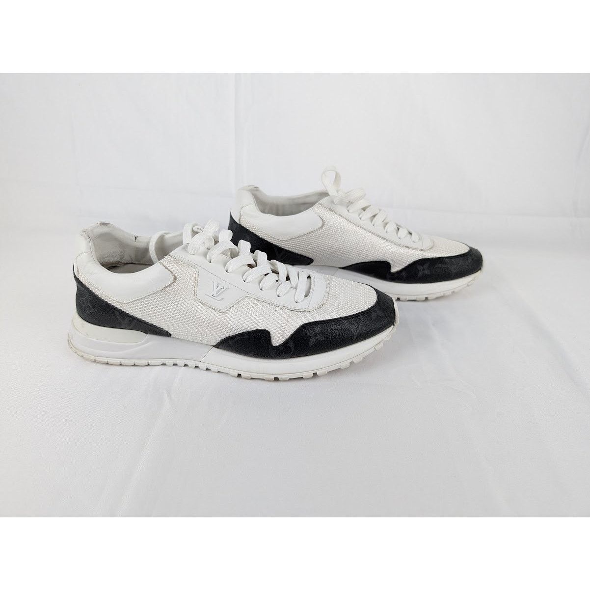 Louis Vuitton o1rshd1 Run Away Monogram Sneakers in White/Black Size US 10 / EU 43 - 8 Thumbnail