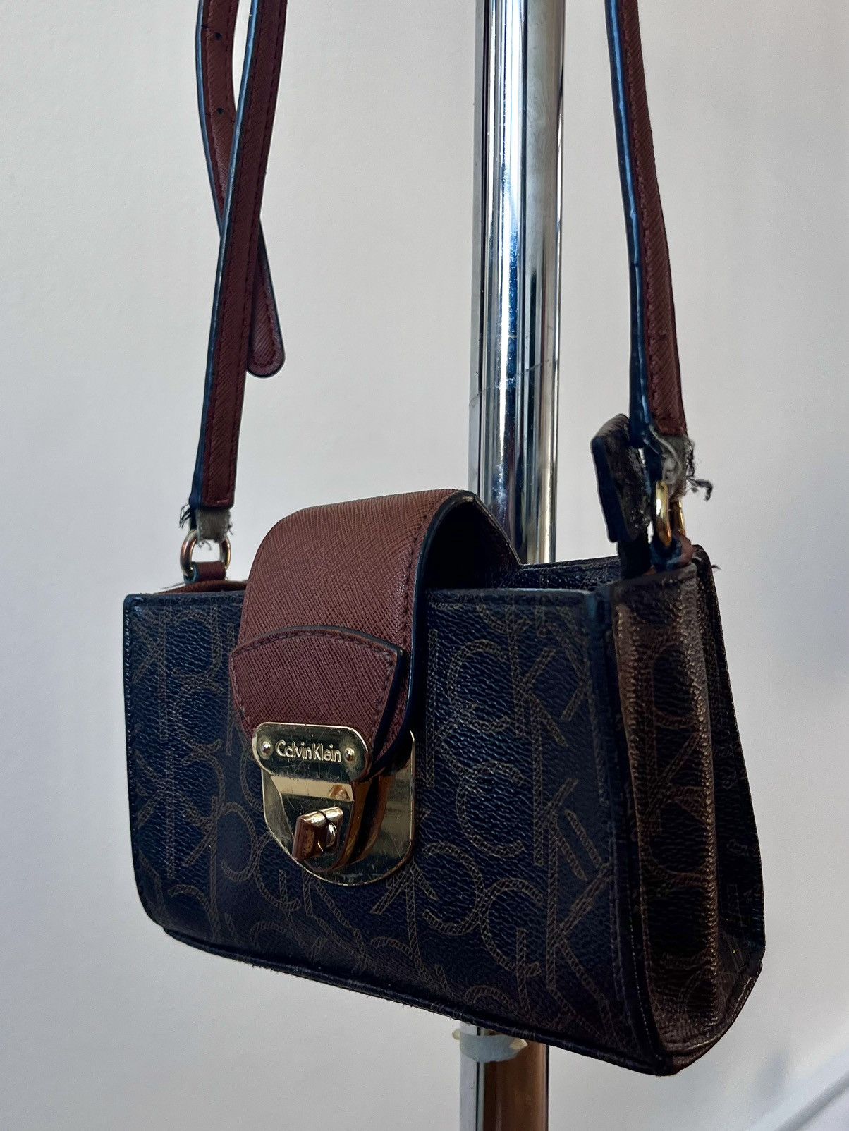 Calvin Klein Calvin Klein - Vintage Mini Crossbody Bag w/ Textured Logo Size ONE SIZE - 1 Thumbnail
