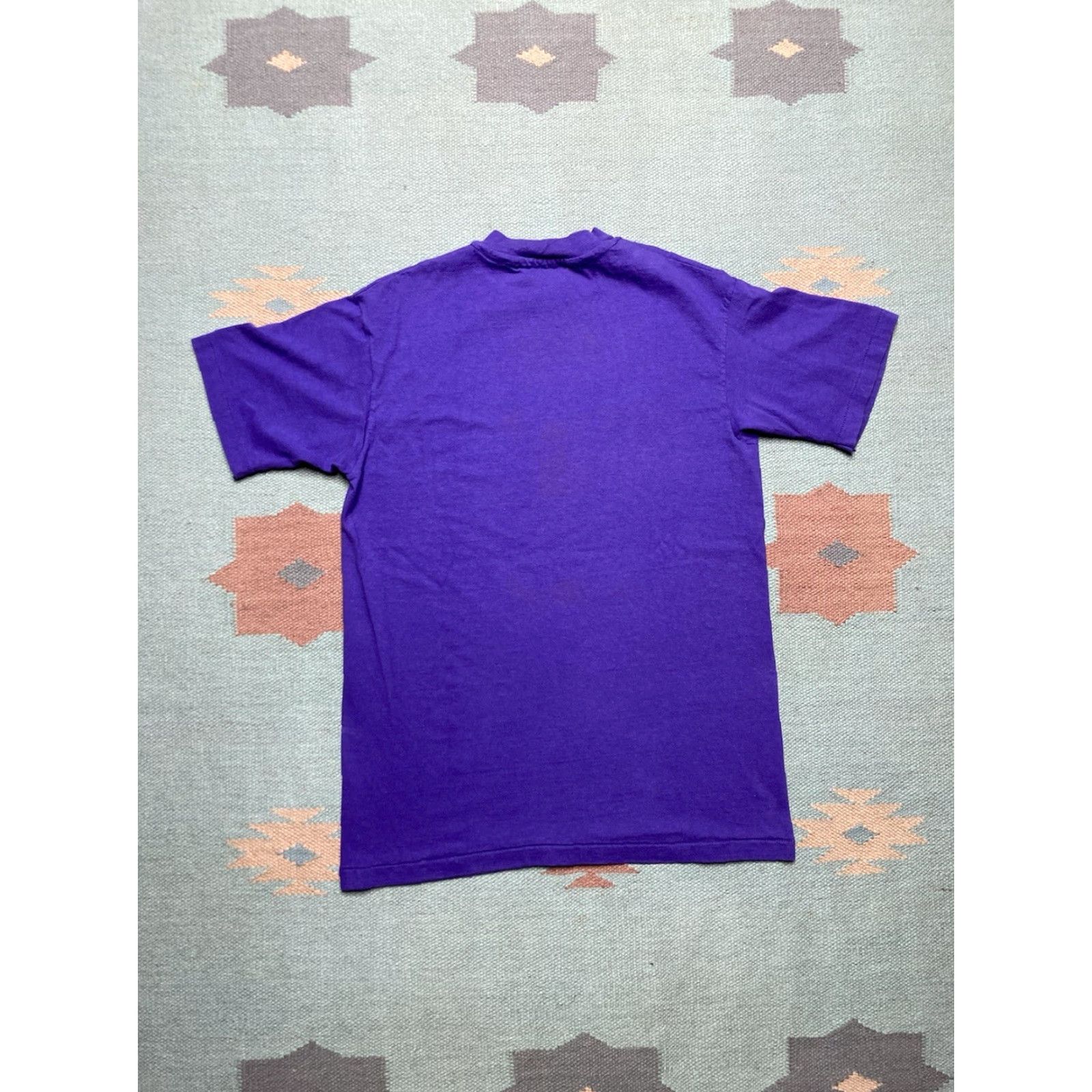 Hanes VINTAGE 80s T-Shirt Hanes Purple Plum Cotton Medium Mens Regular M 80s Theme Blank Single Stitch faded soft Size US M / EU 48-50 / 2 - 6 Thumbnail