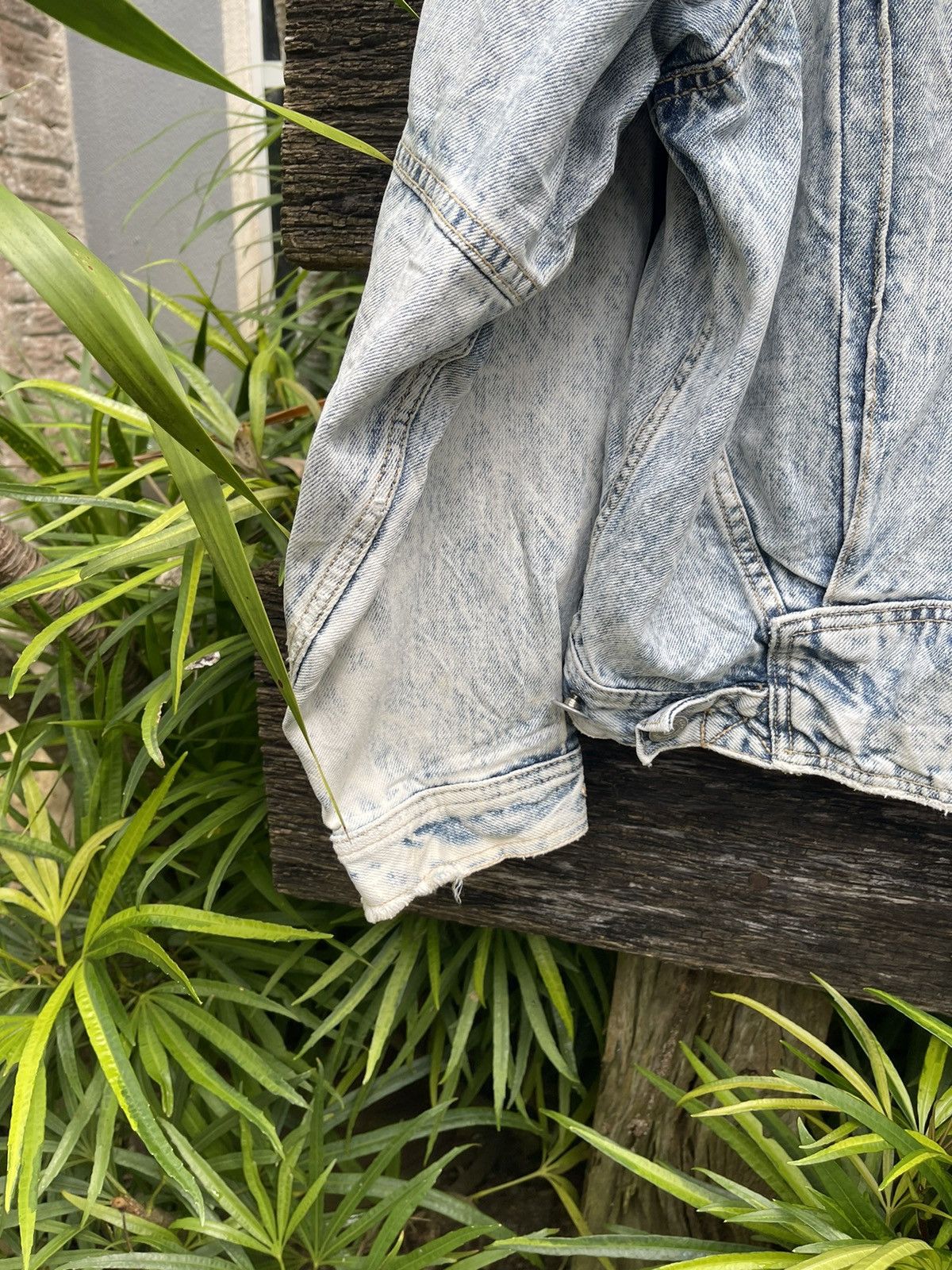 Edwin Vintage Edwin Acid Wash Denim Jacket Made in Japan (Size L) Size US L / EU 52-54 / 3 - 14 Thumbnail